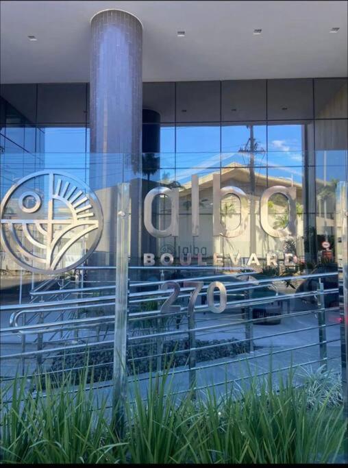 Apartamento em frente ao Shopping e perto da praia