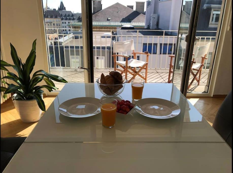 Charming Penthouse in the City Center view 3