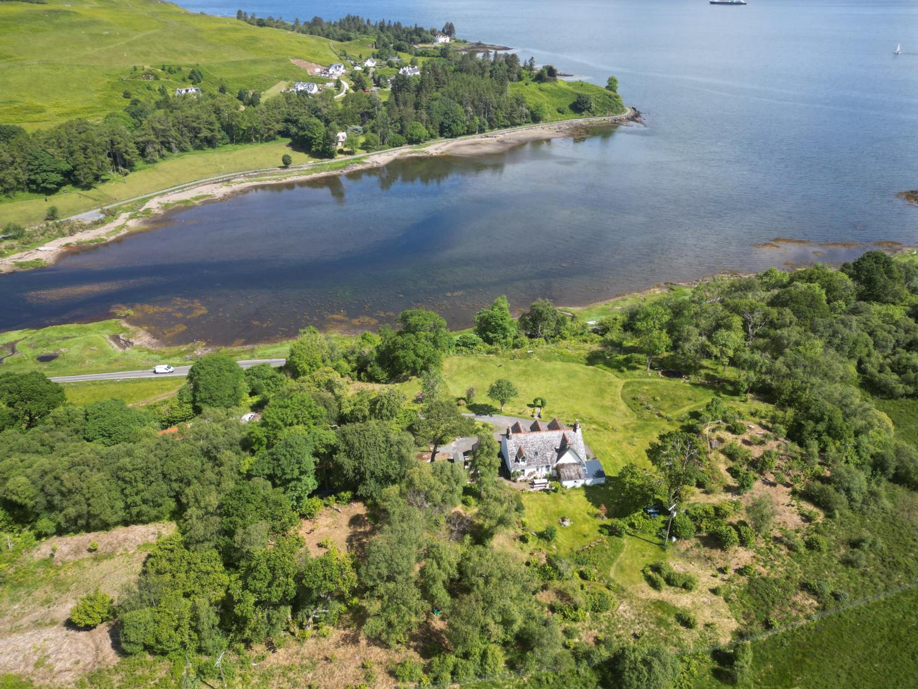 Glenaros Lodge