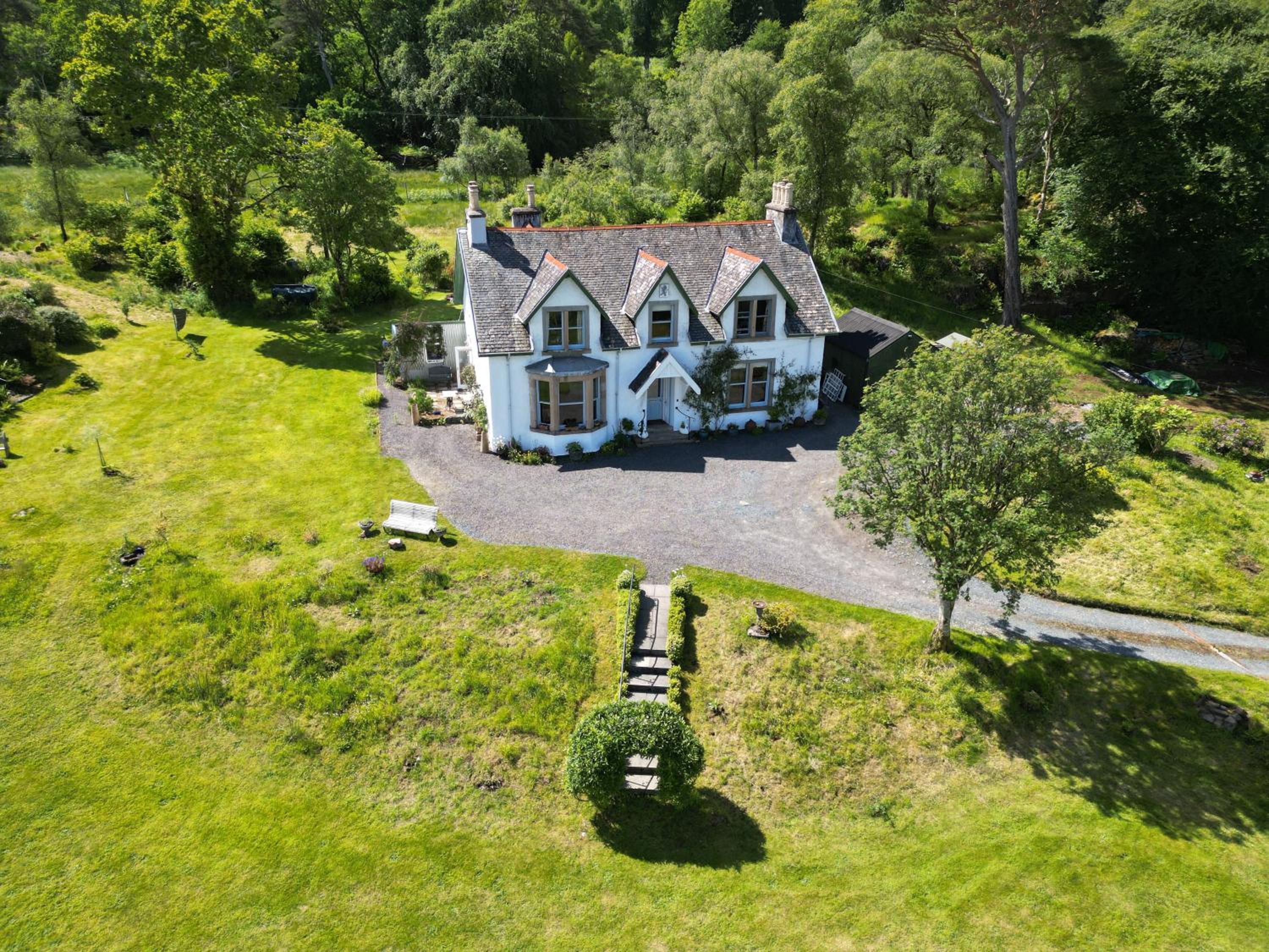 Glenaros Lodge