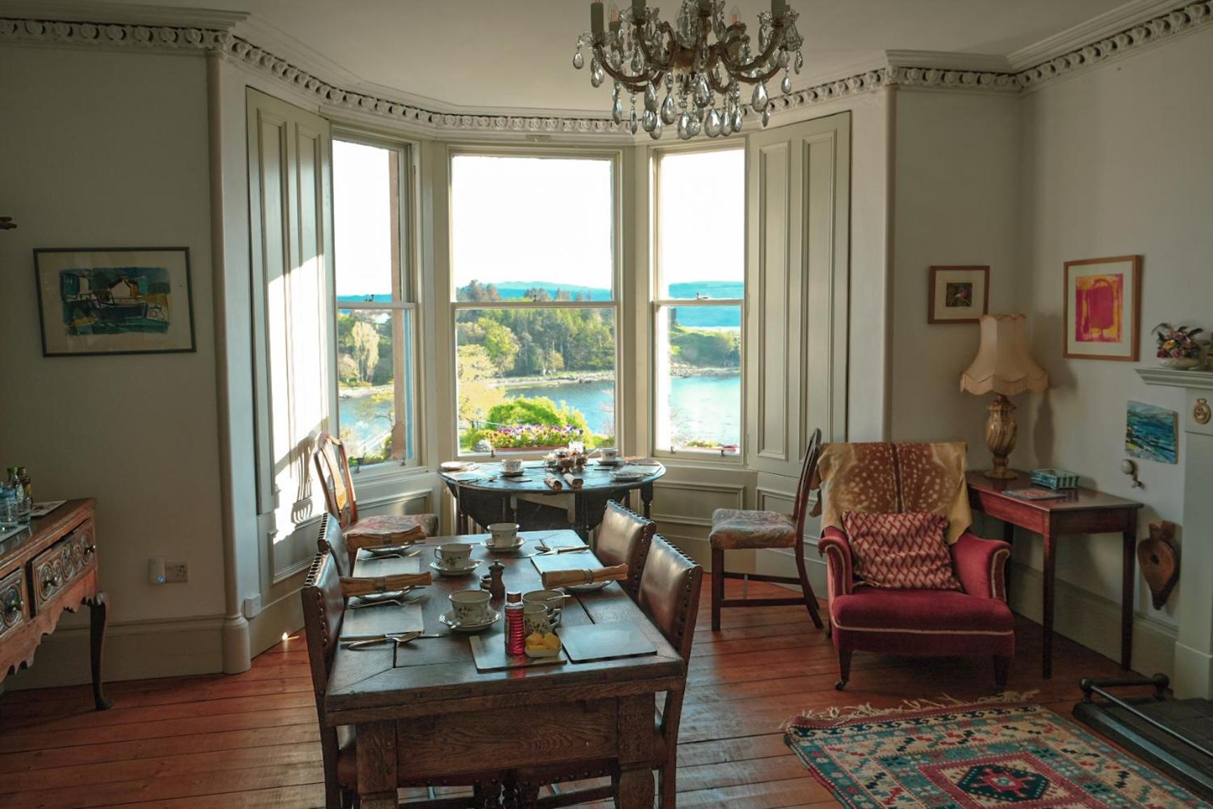 Glenaros Lodge