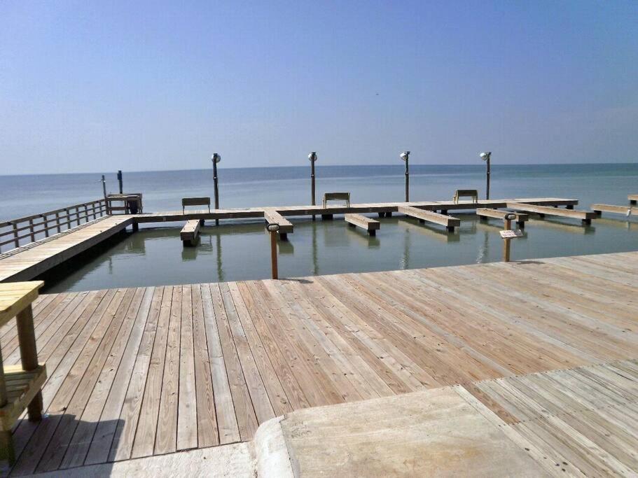 GALLEON BAY 208 BAYFRONT WITH Boat slip Pool Hot tub view 4