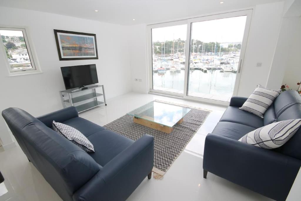 Solano a 2 bedroom waterside villa in Falmouth view 3