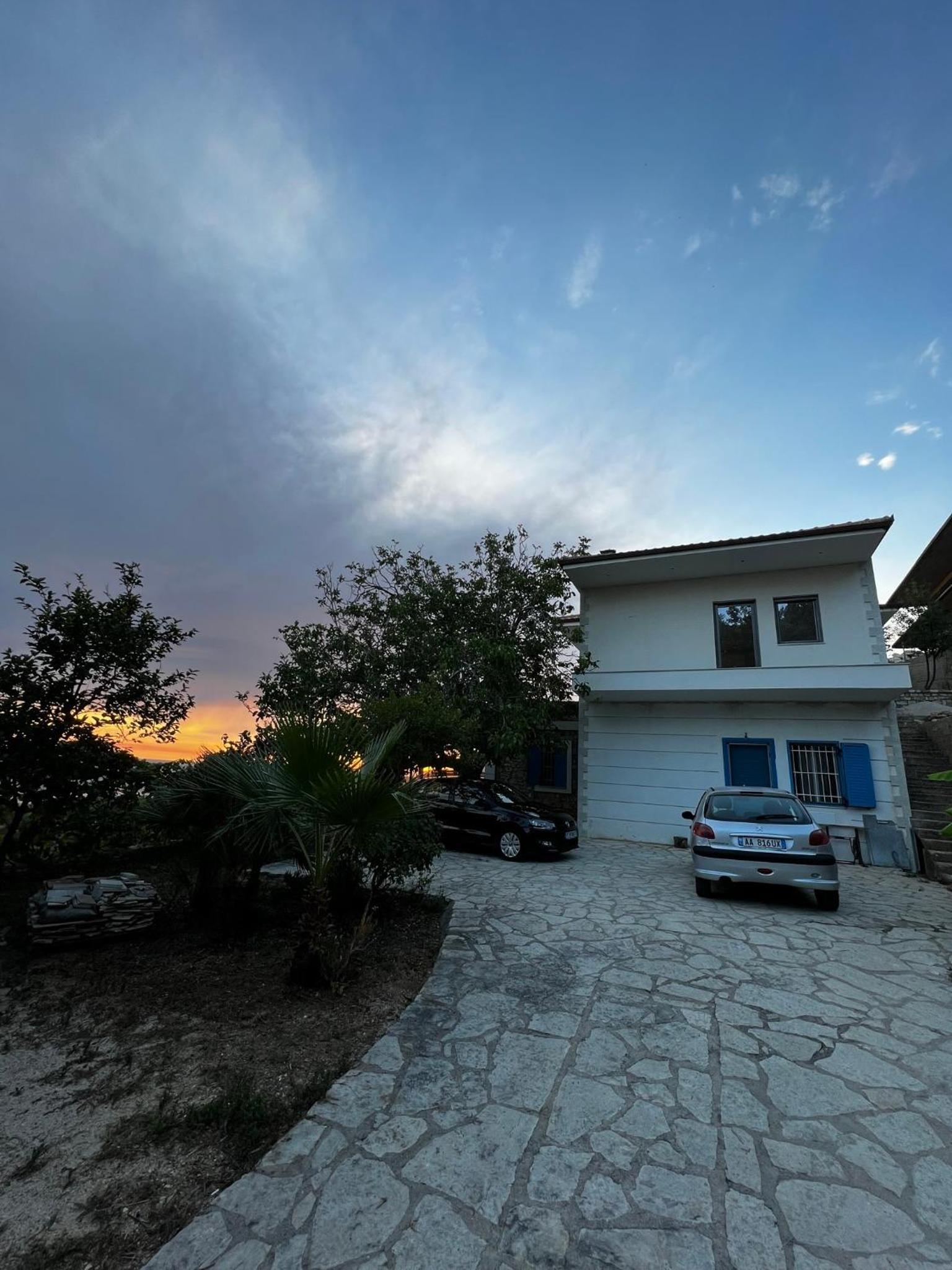 Yiannis & Victoria Villa