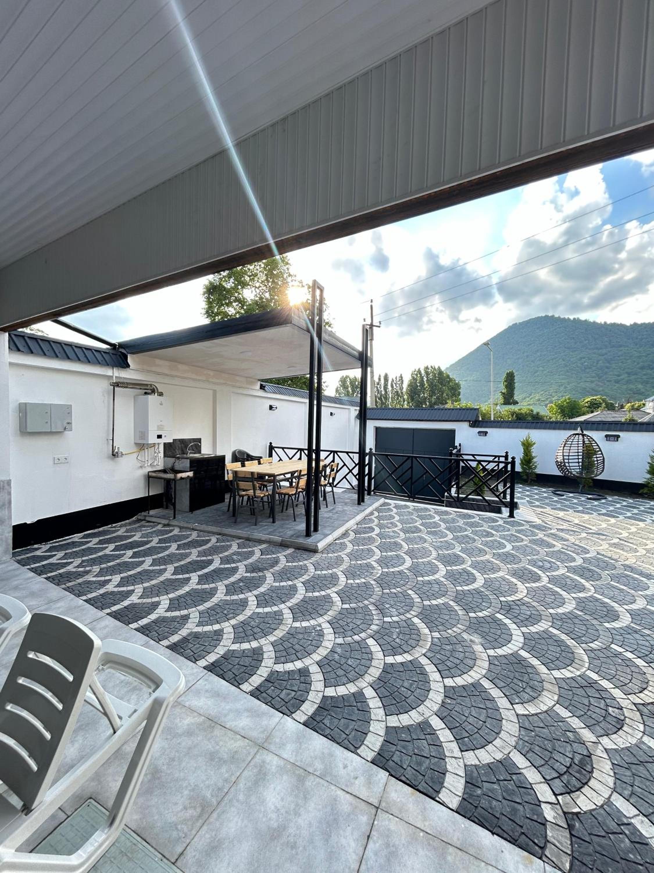 Luxury Milan Mountain Ponoramic Villa, indoor heated pool and jacuzzi with mountain view