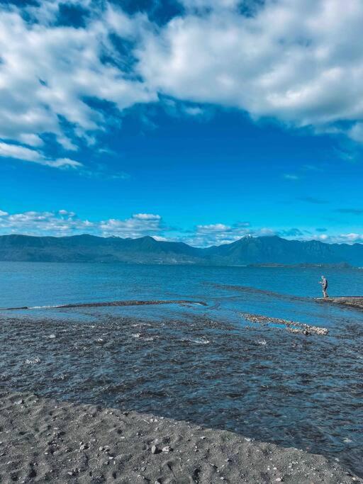 Cabaña con piscina y tinaja, cercana a playas