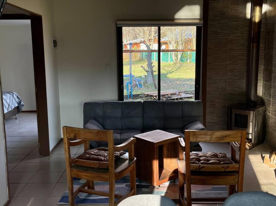 Cabaña con piscina y tinaja, cercana a playas