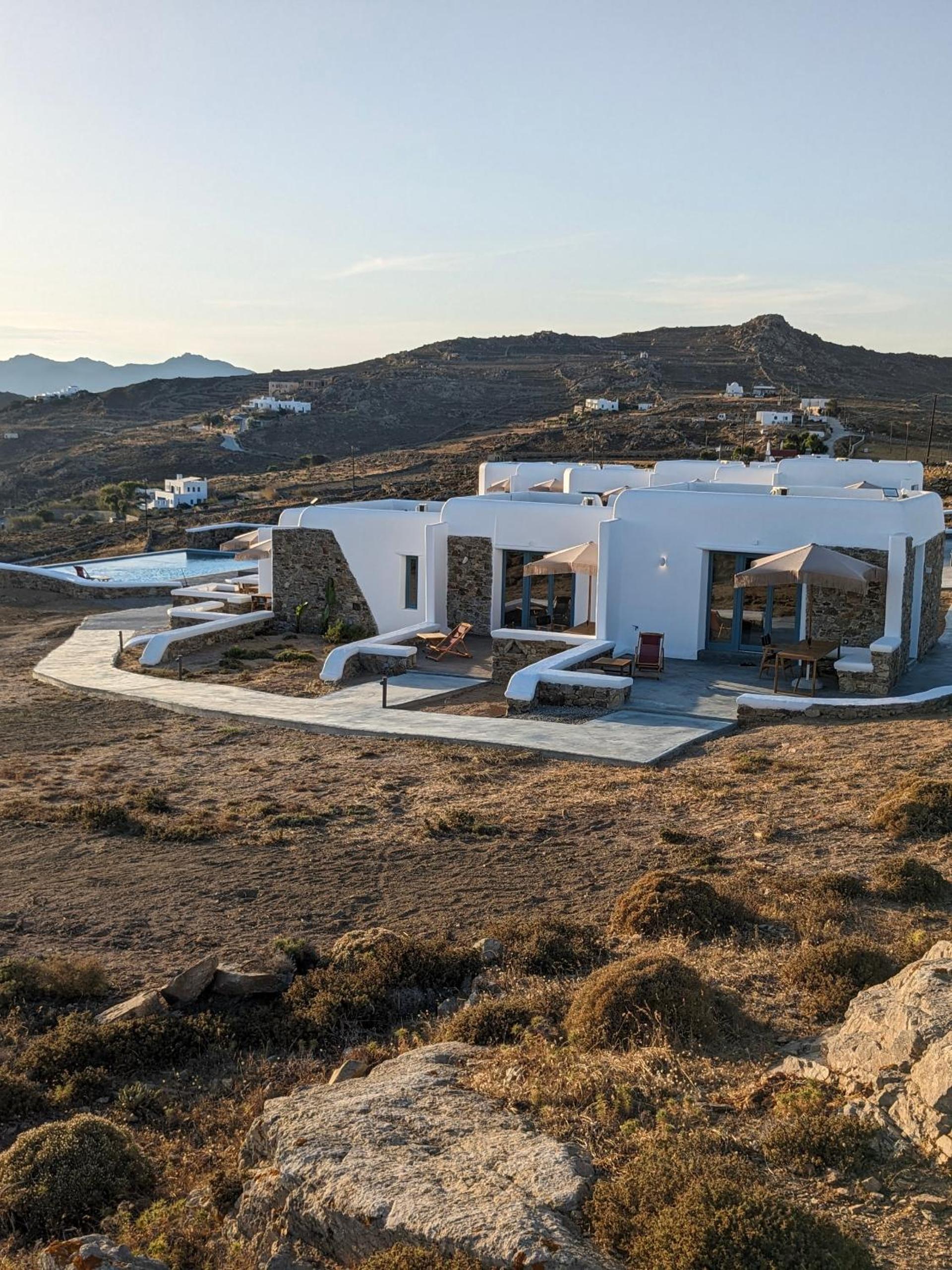 Thronos Suites