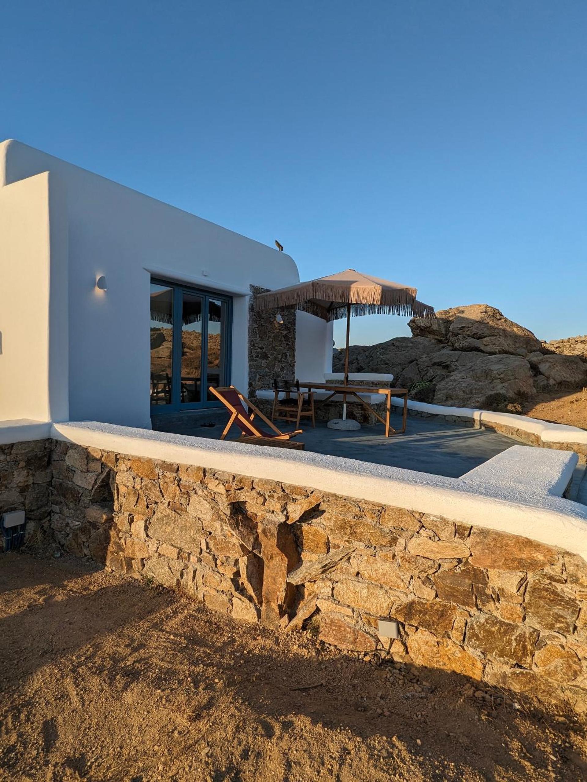 Thronos Suites