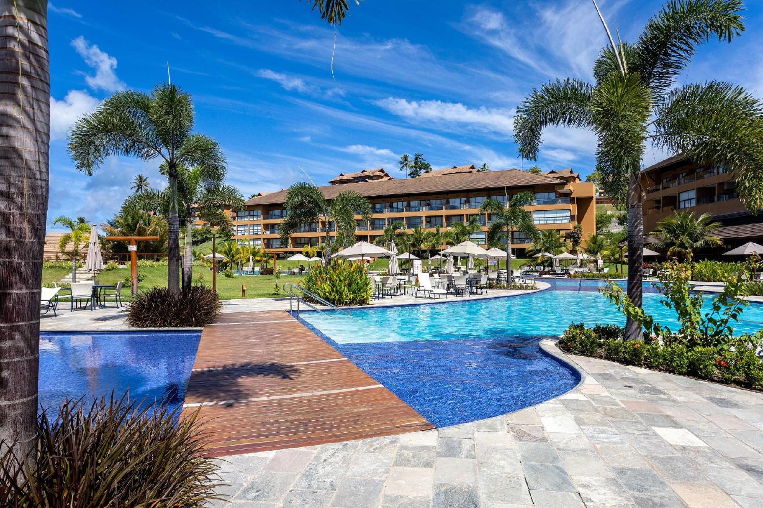 Exclusive Oceanfront Bungalow with Included Service — Eco Resort Carneiros