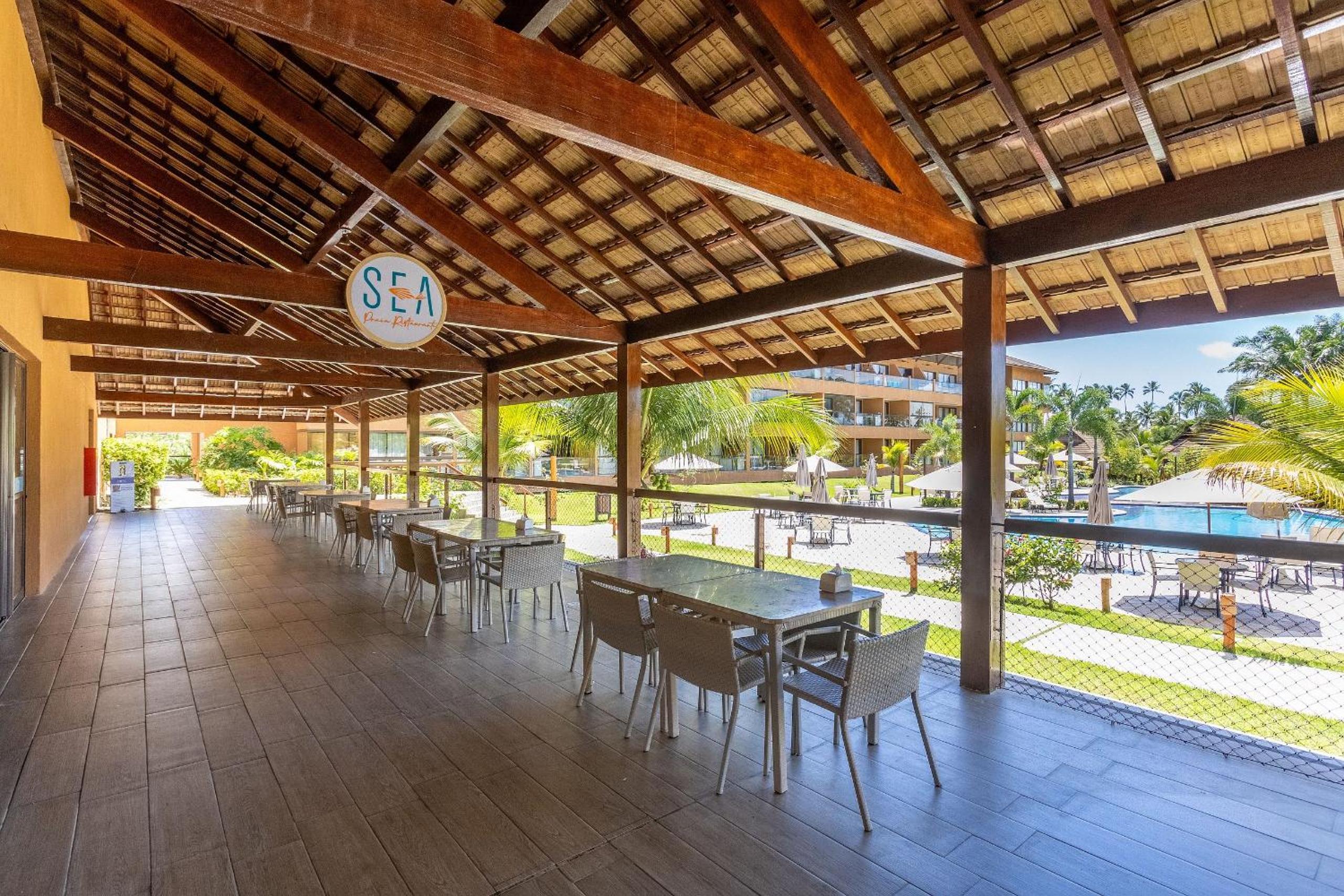 Exclusive Oceanfront Bungalow with Included Service — Eco Resort Carneiros