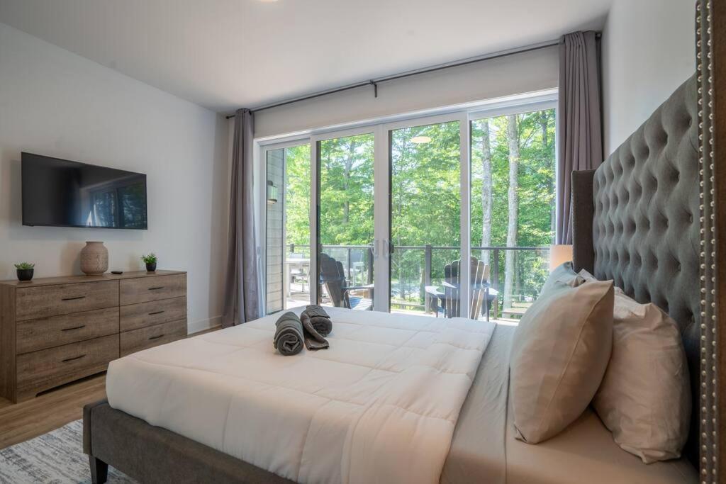 Pet Friendly Mountain Retreat - Up to 14 Guests!