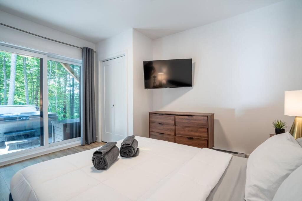 Pet Friendly Mountain Retreat - Up to 14 Guests!