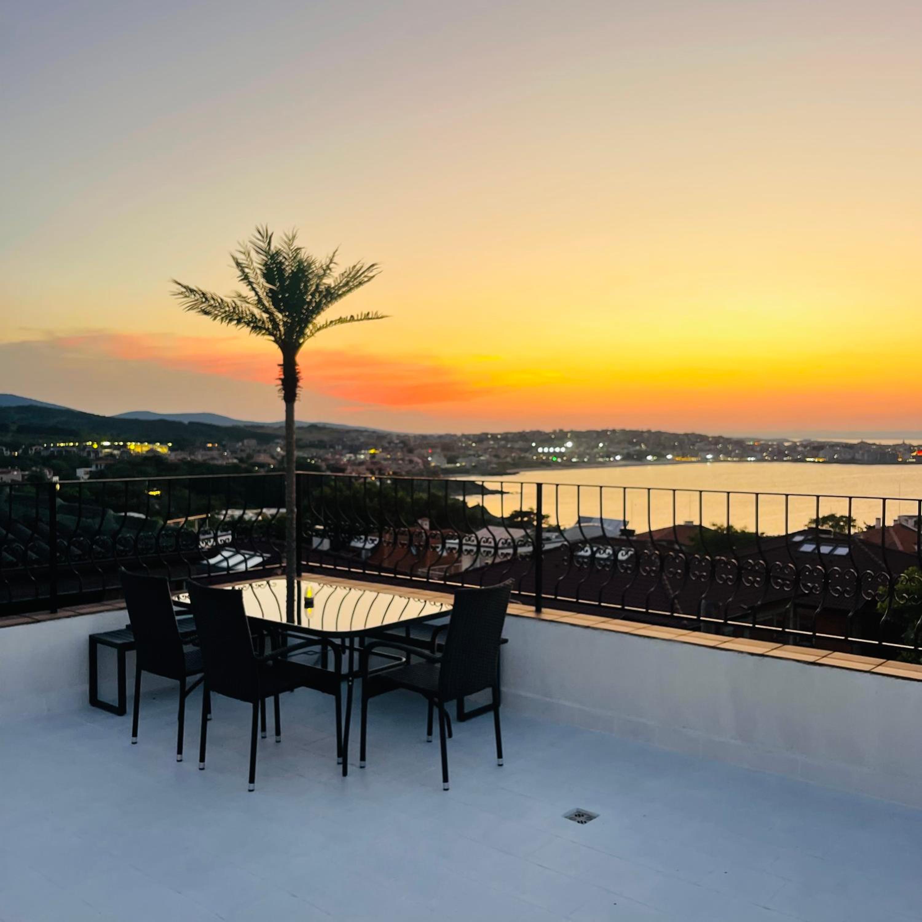 Private Apartment with Sea View