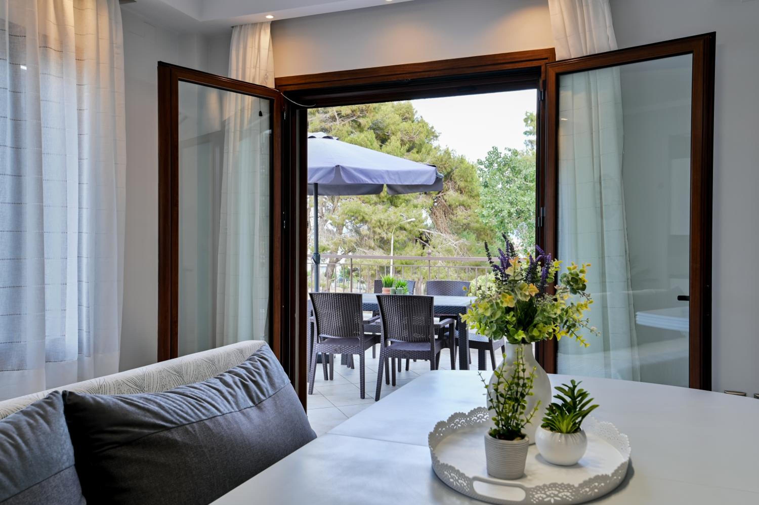 Athenas House photo 3