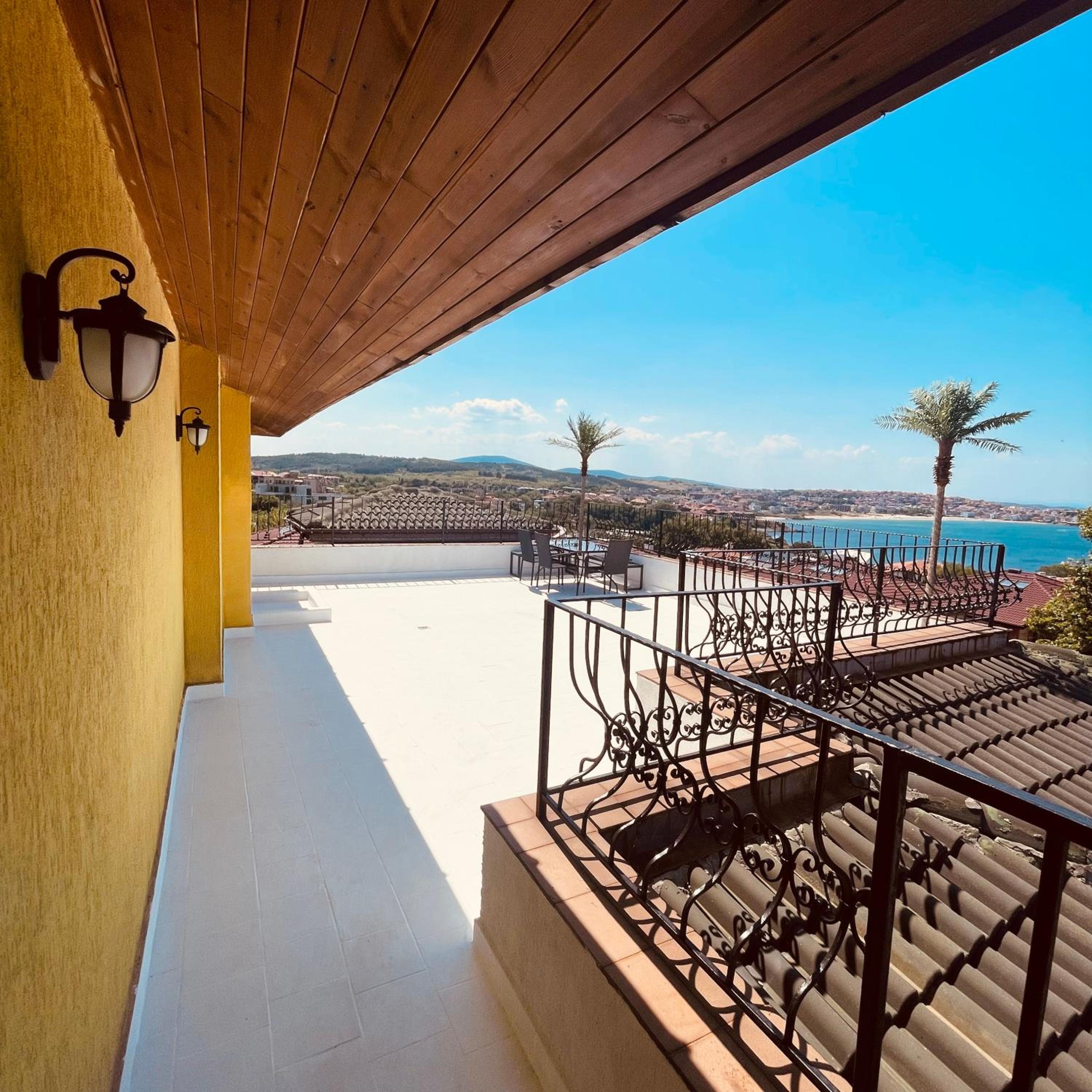 Private Apartment with Sea View