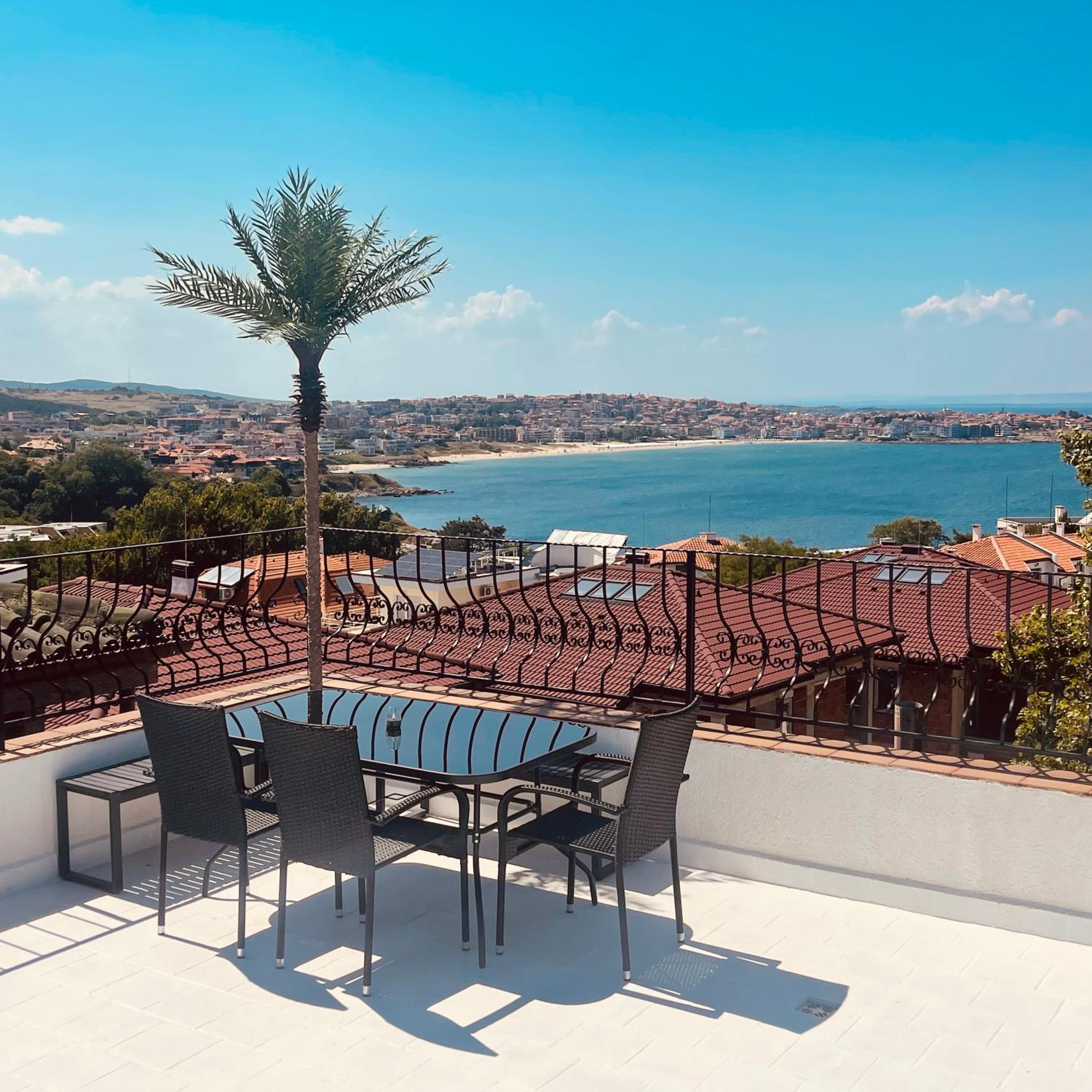 Private Apartment with Sea View