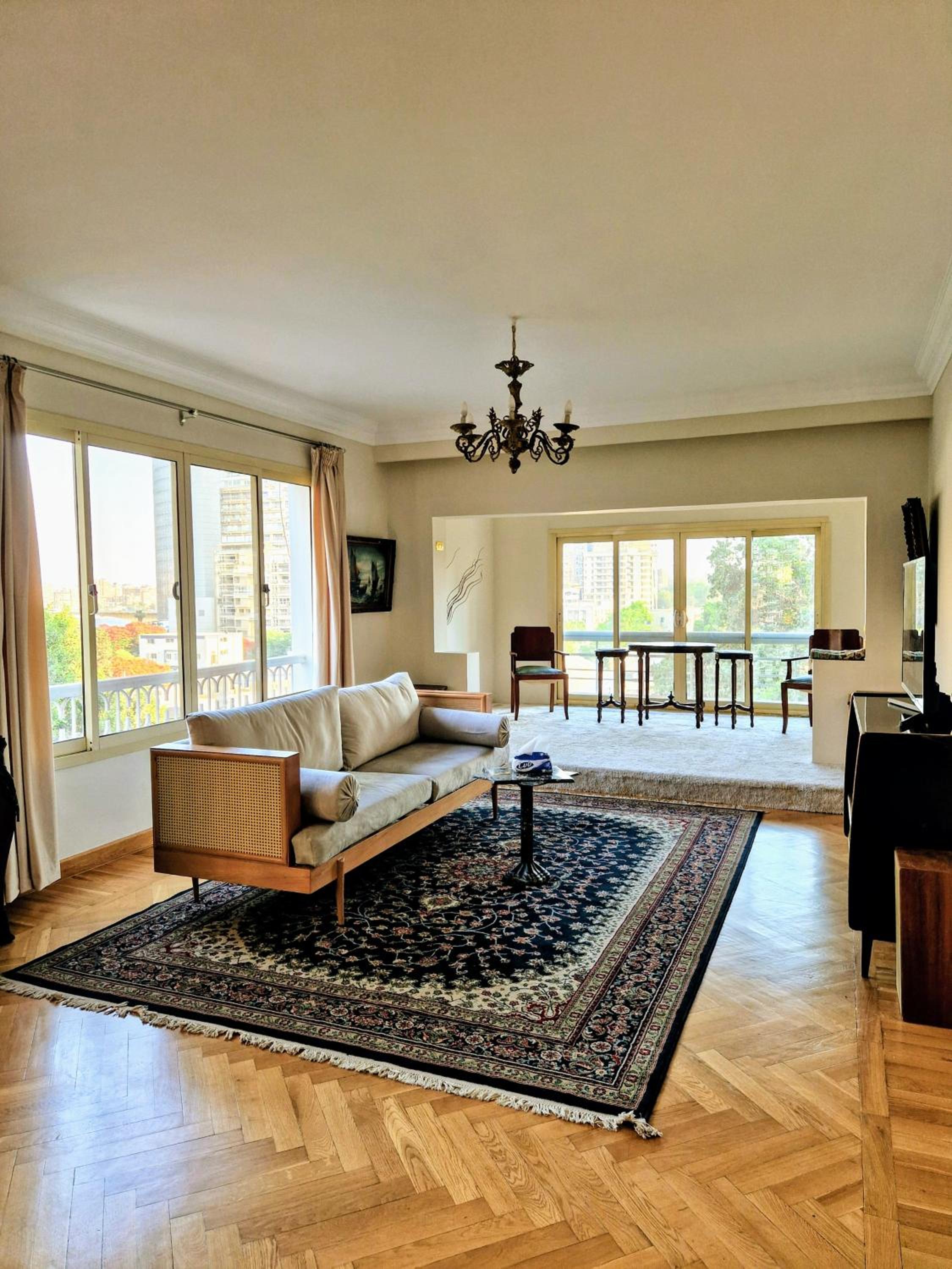 Luxurious apt with panormatic Cairo and Nile view