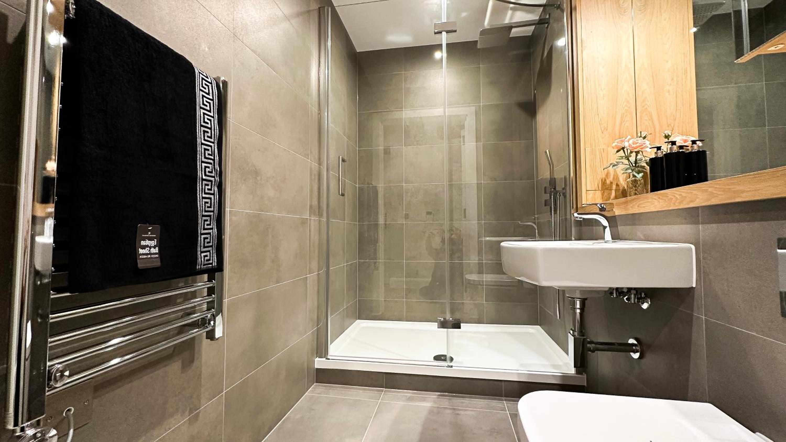 Rare Duplex 2B3B Modern 1GB Wifi - LuxuryLondonStays