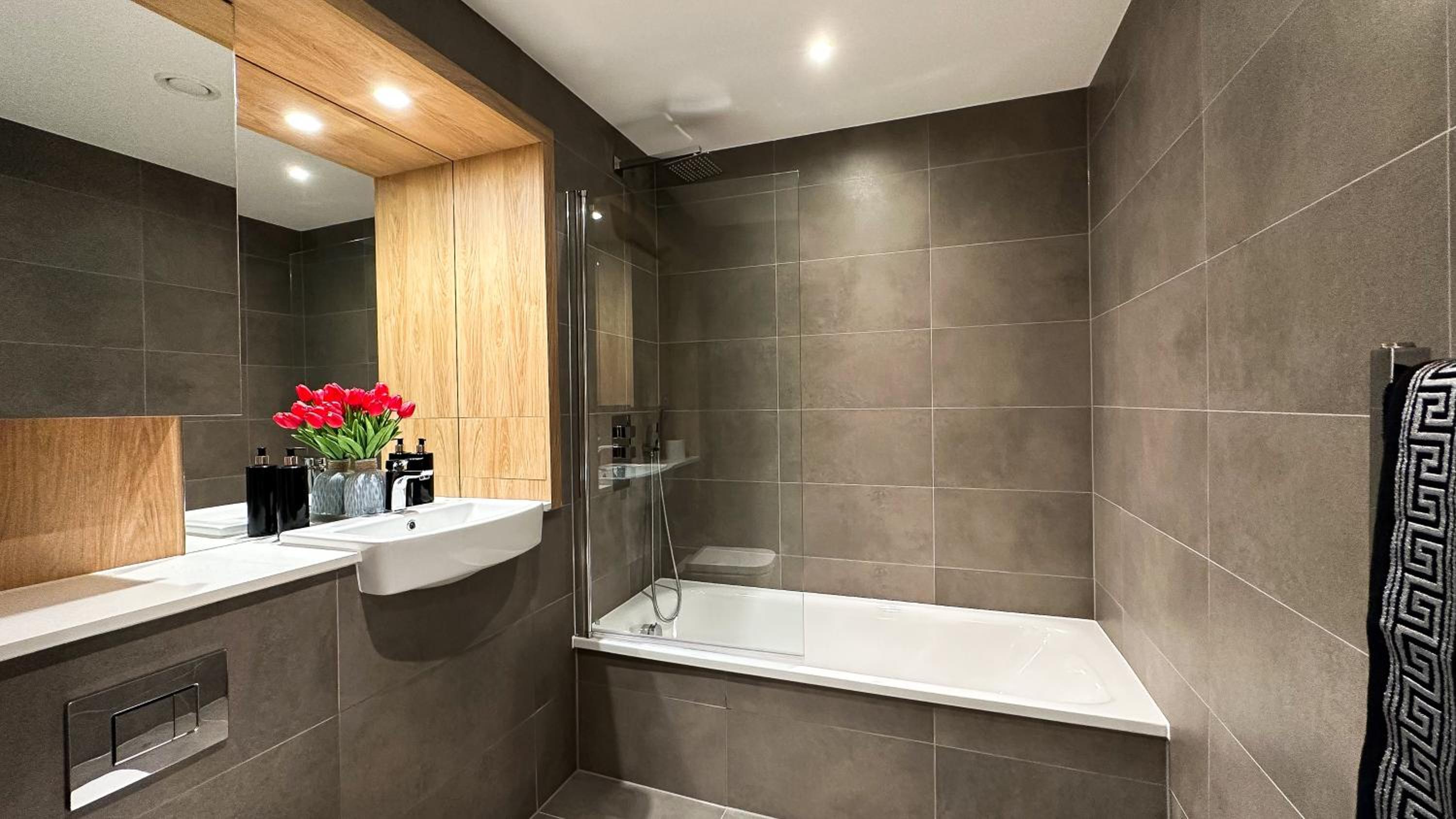 Rare Duplex 2B3B Modern 1GB Wifi - LuxuryLondonStays
