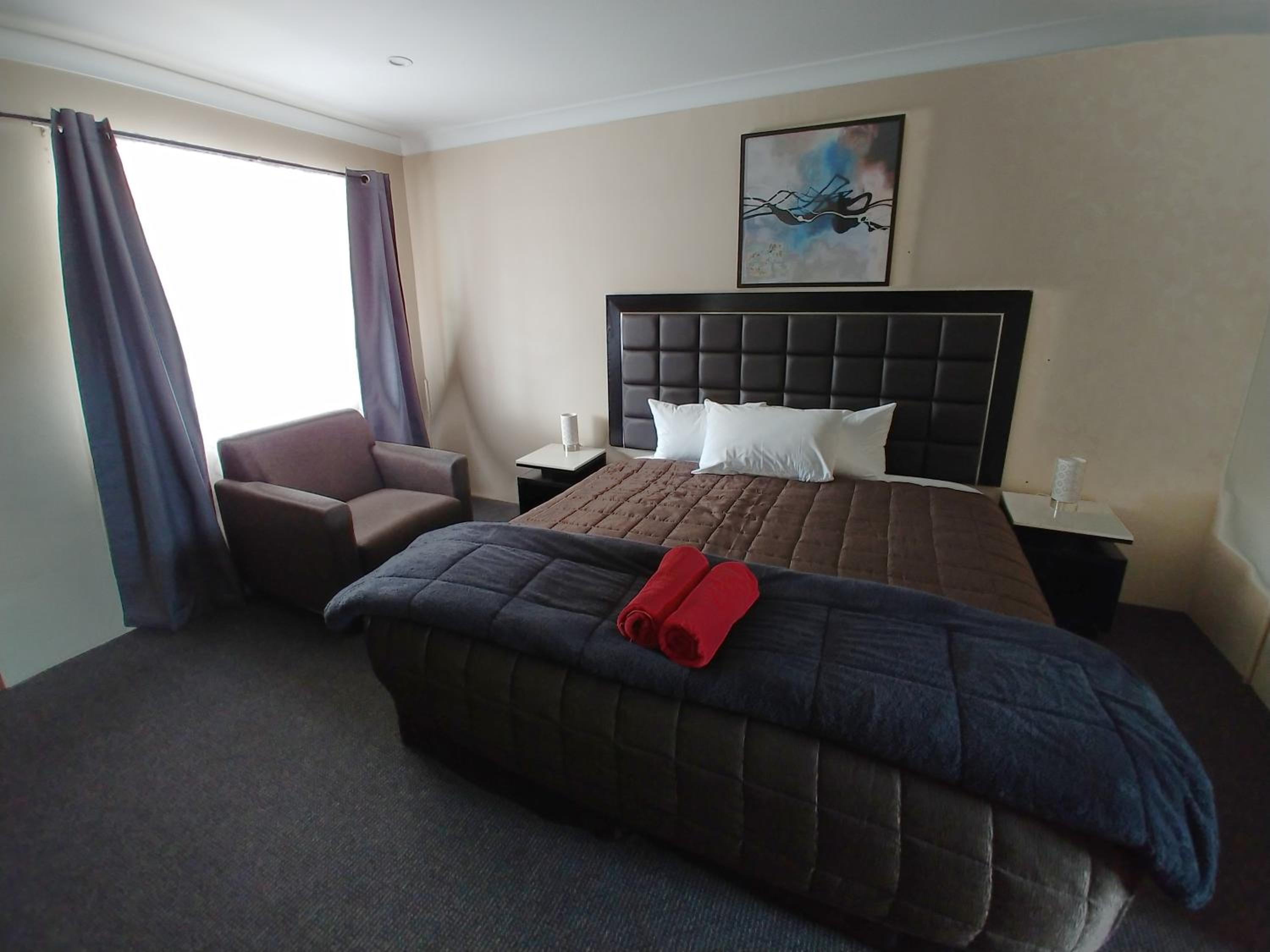 Almond Inn Motel