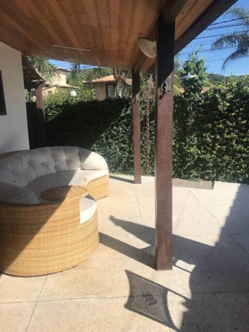 Linda casa em condomínio