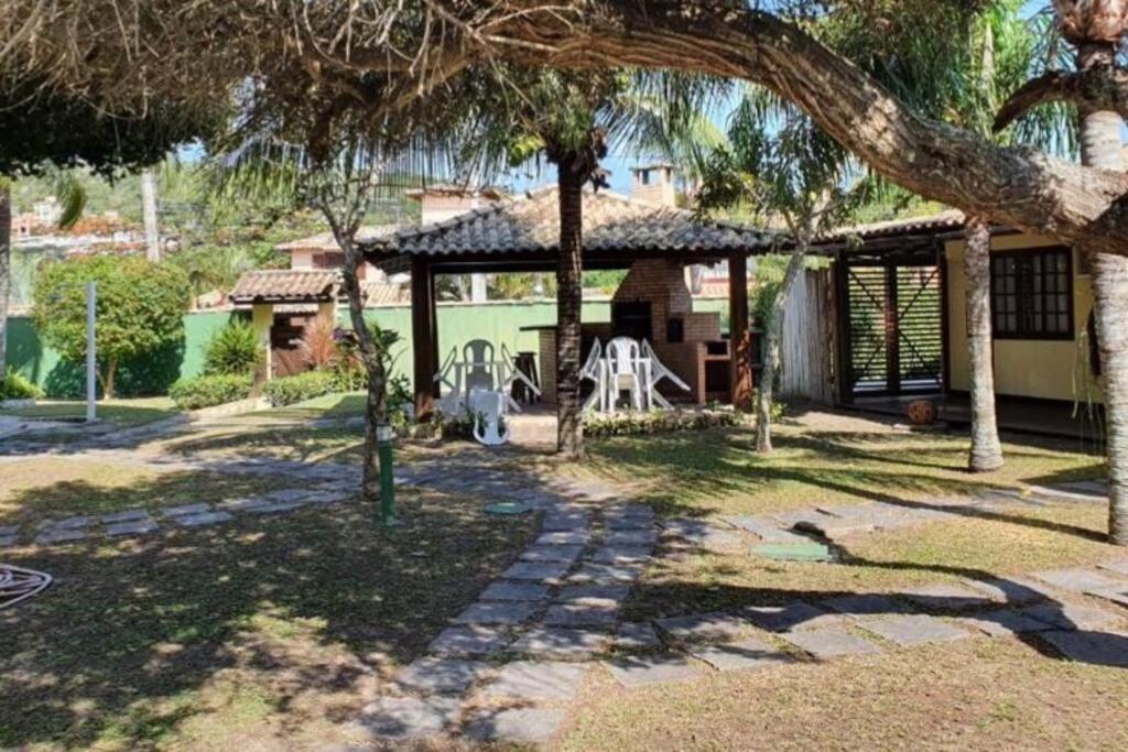 Linda casa em condomínio