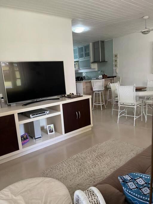 Linda casa em condomínio