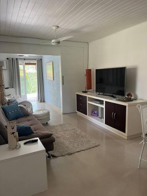 Linda casa em condomínio