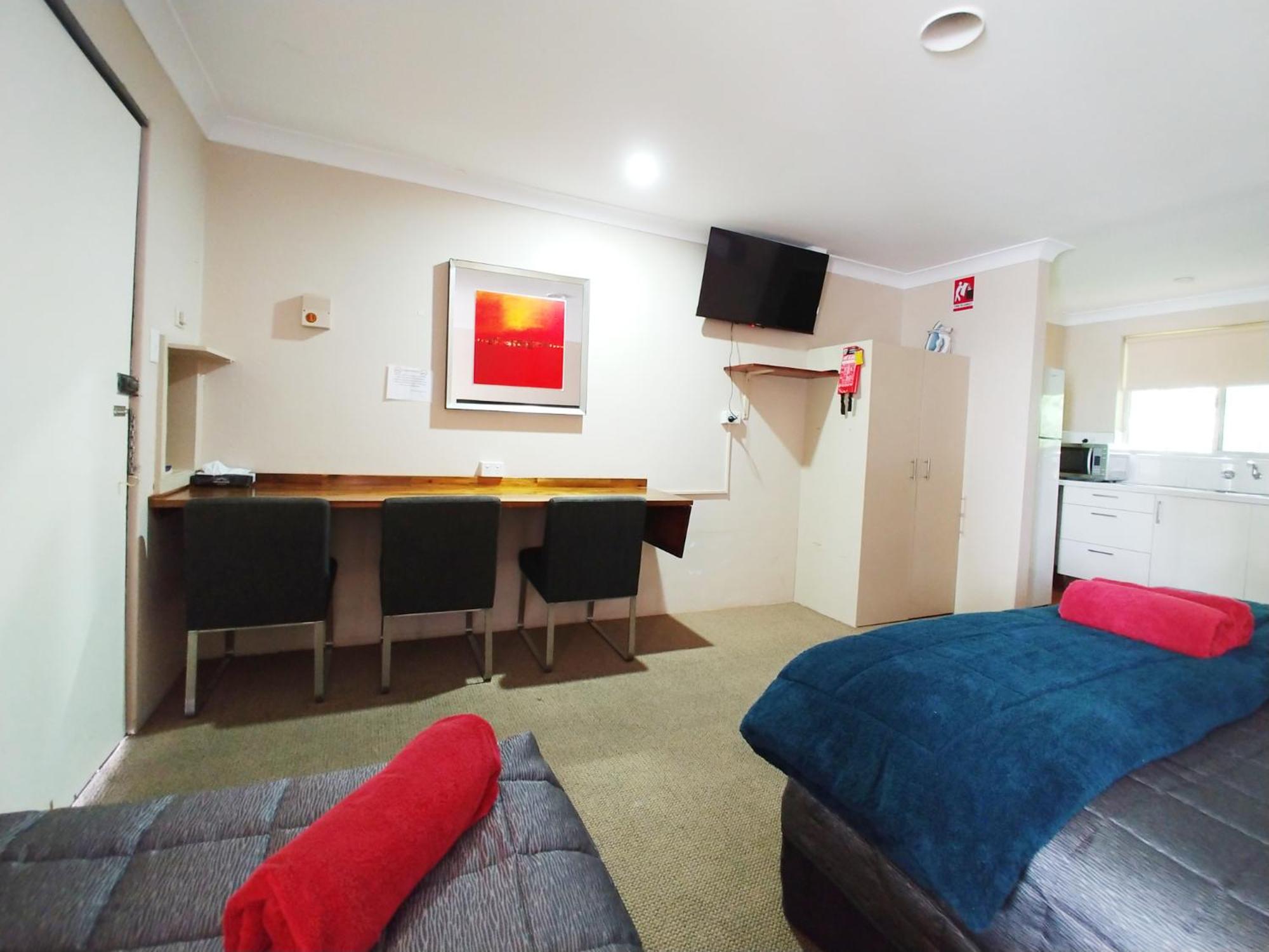 Almond Inn Motel