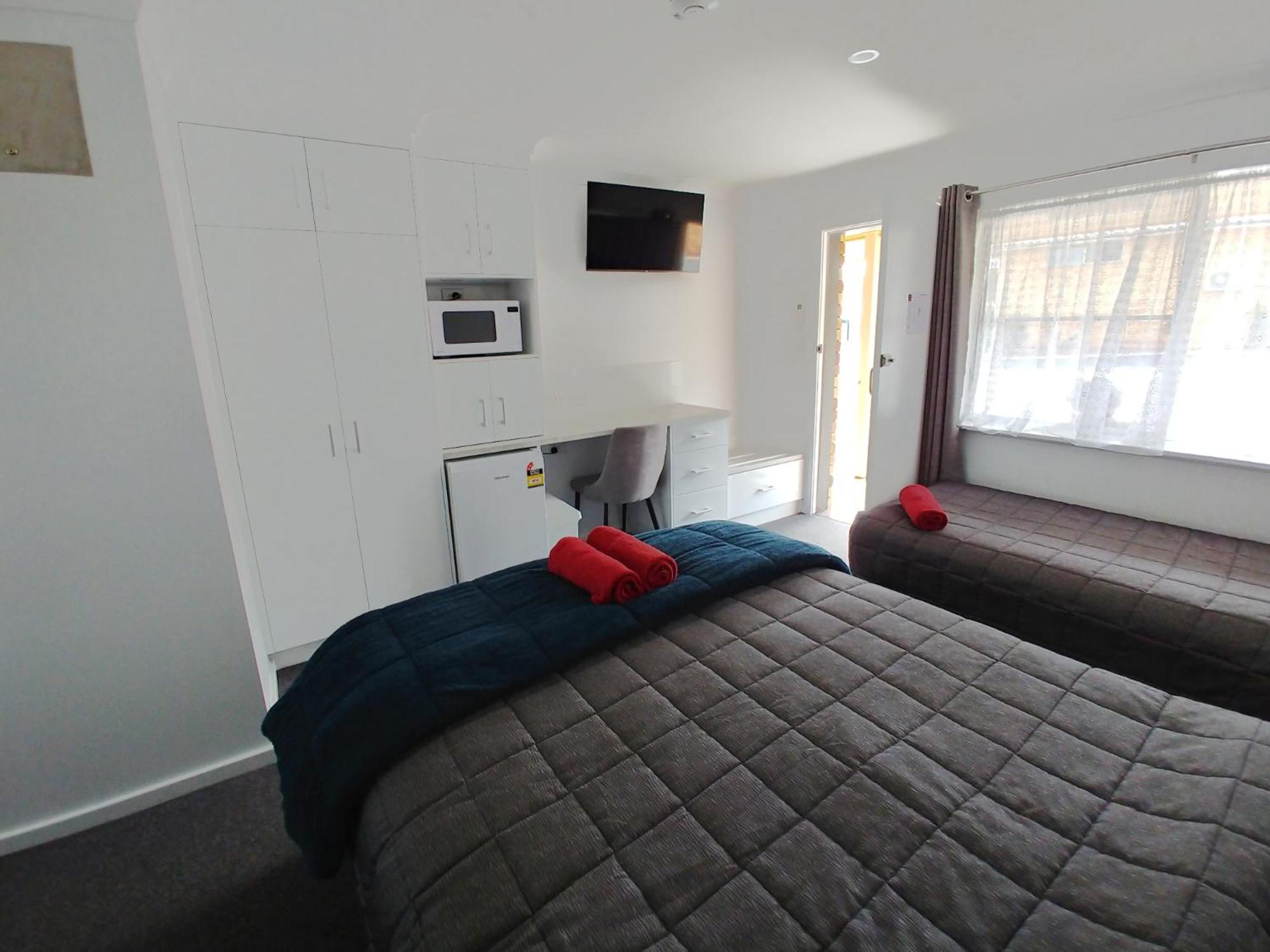 Almond Inn Motel