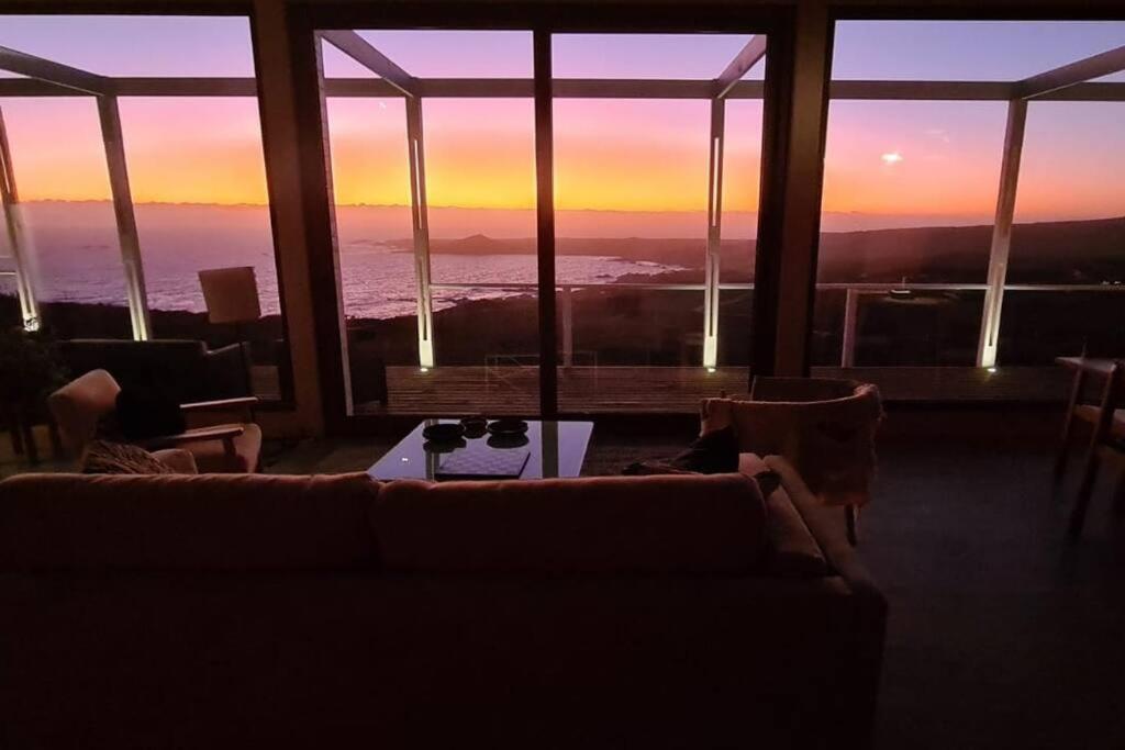 Maravillosa casa con vista panorámica en exclusivo condominio Ocho Quebradas