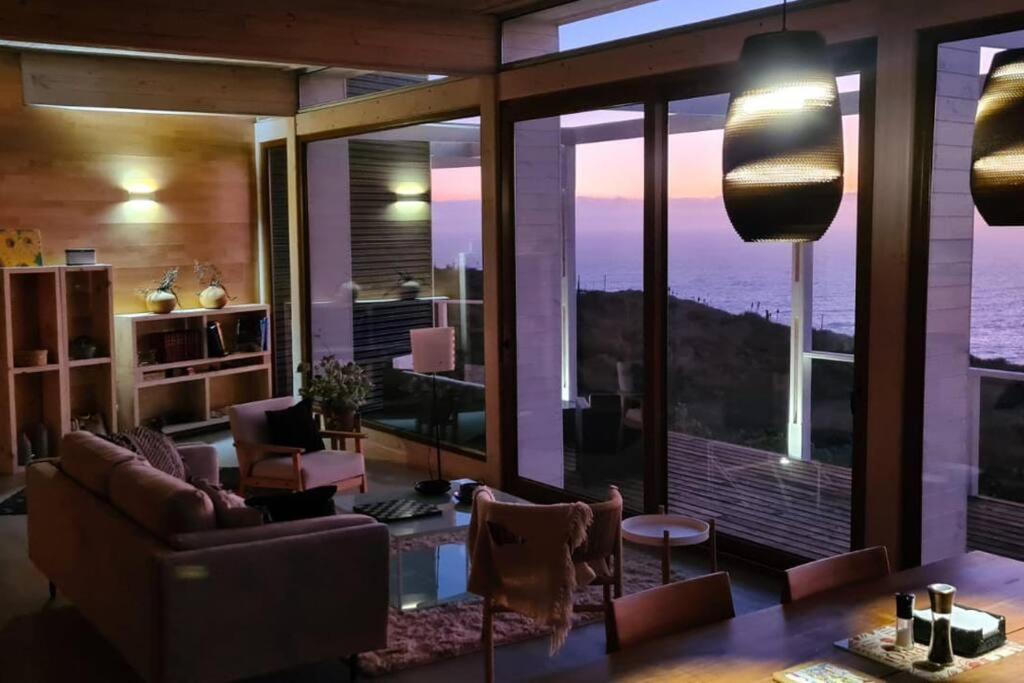 Maravillosa casa con vista panorámica en exclusivo condominio Ocho Quebradas