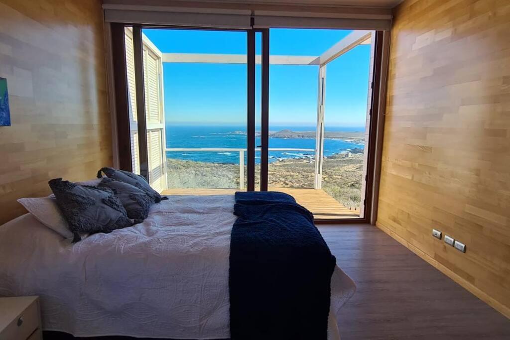 Maravillosa casa con vista panorámica en exclusivo condominio Ocho Quebradas