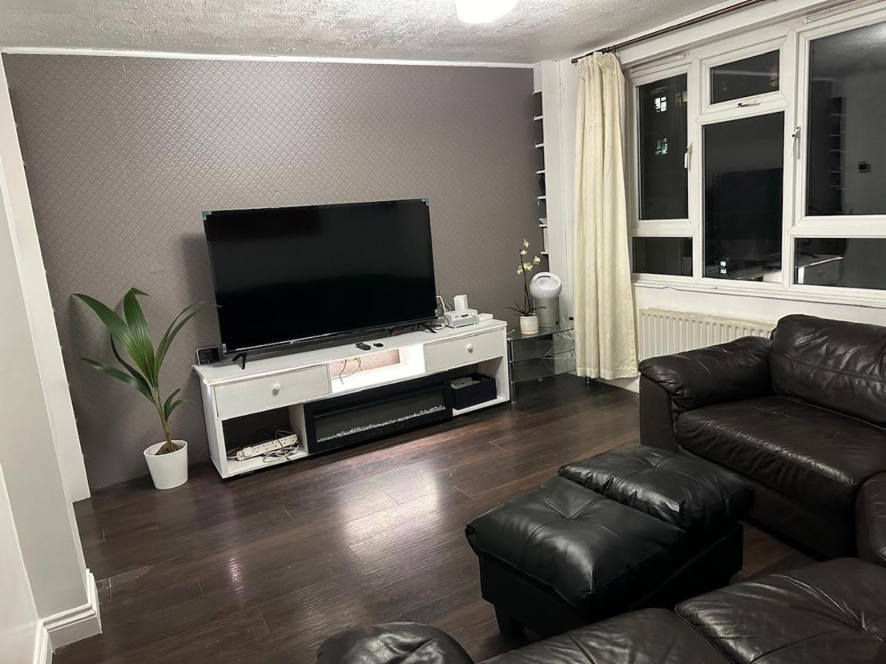 Amazing 1Bd Apt w Fireplace & High-Speed WiFi