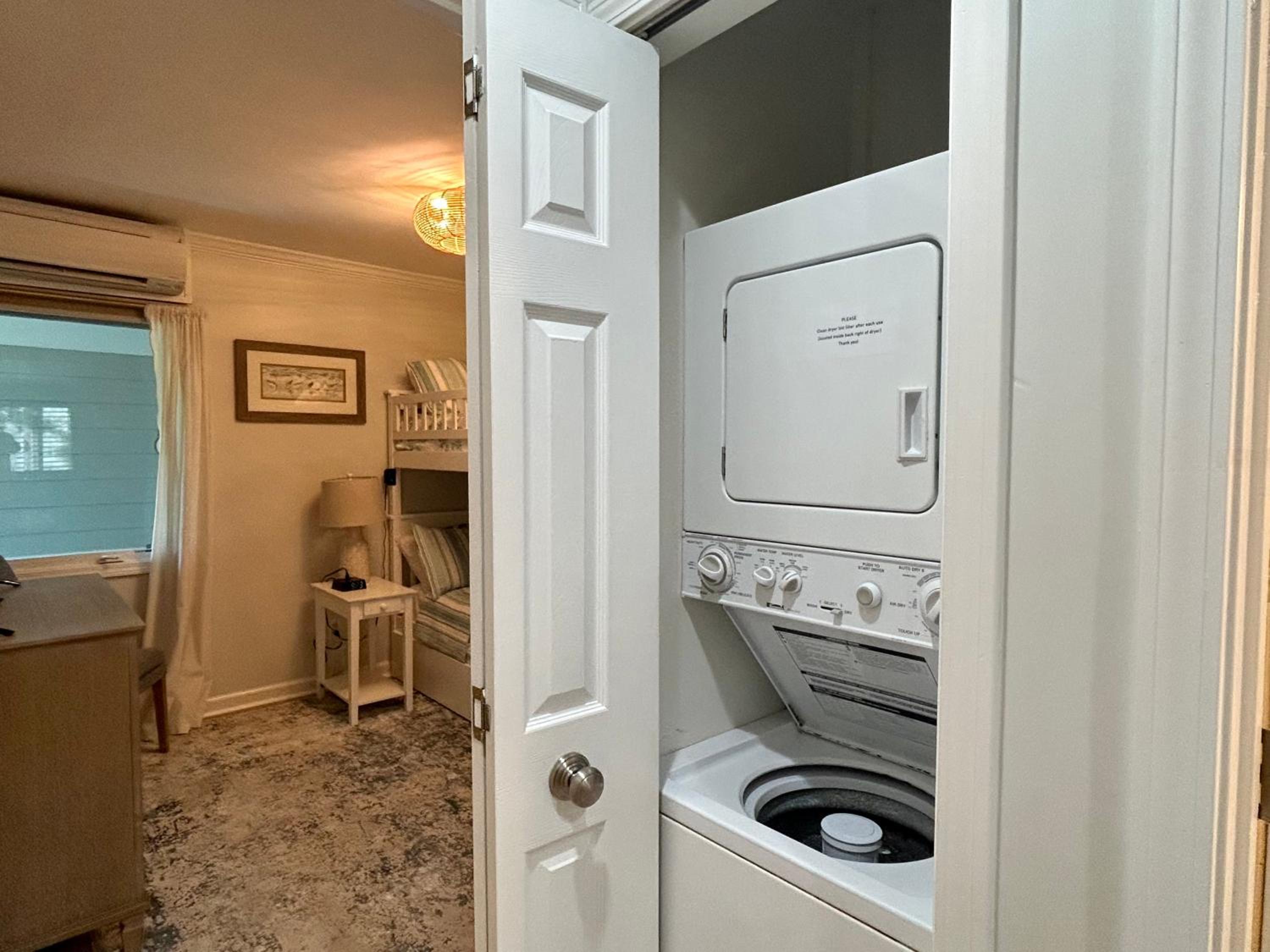 Updated Kitchens Baths King Bed, 2 Doubles & Twin Bikes & Beach Gear included