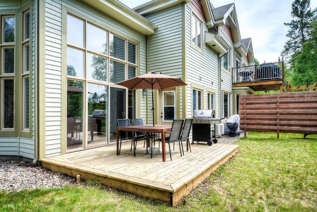 Le Rabaska Tremblant Chalet on La Bête Golf Course