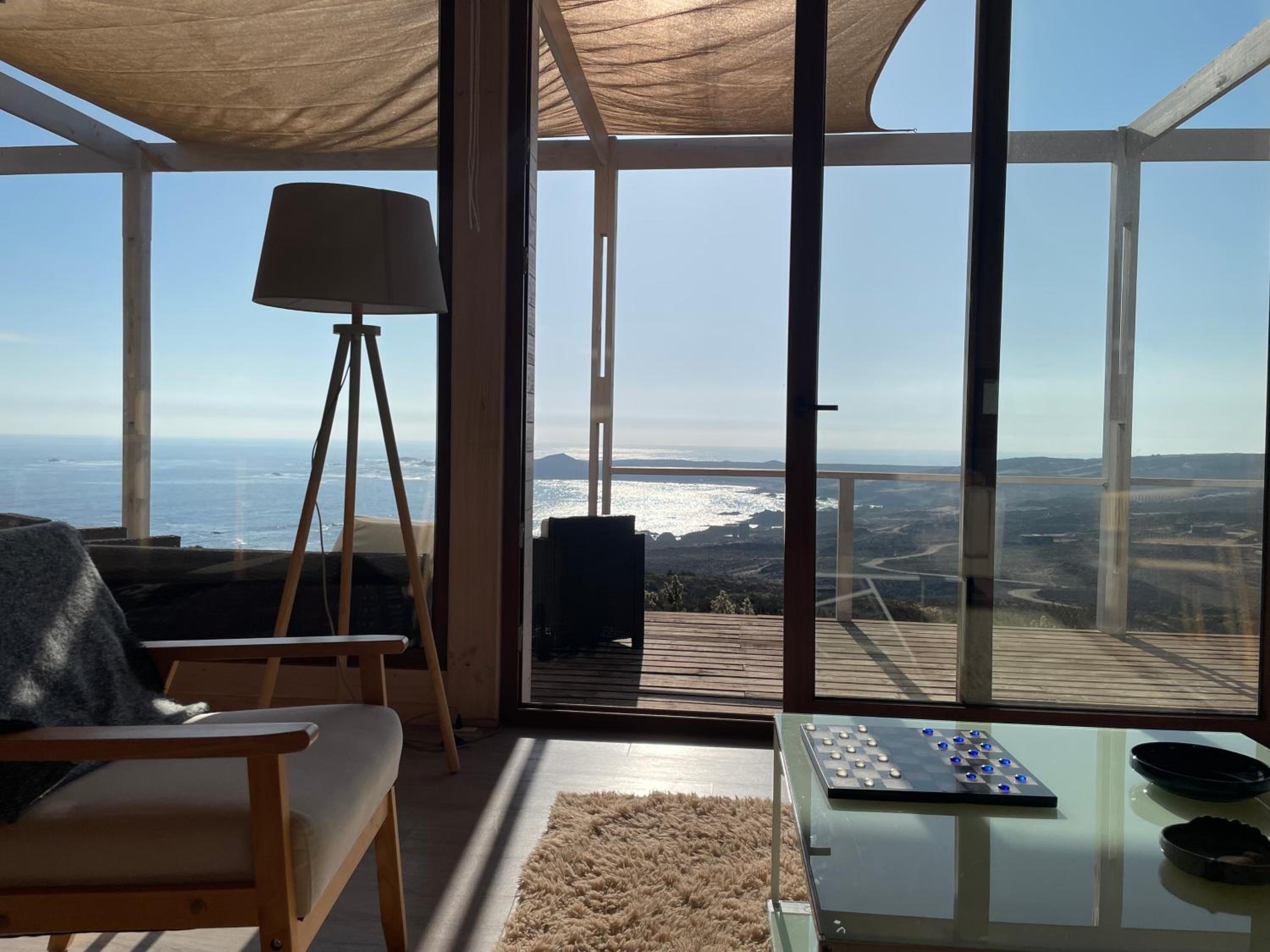 Maravillosa casa con vista panorámica en exclusivo condominio Ocho Quebradas