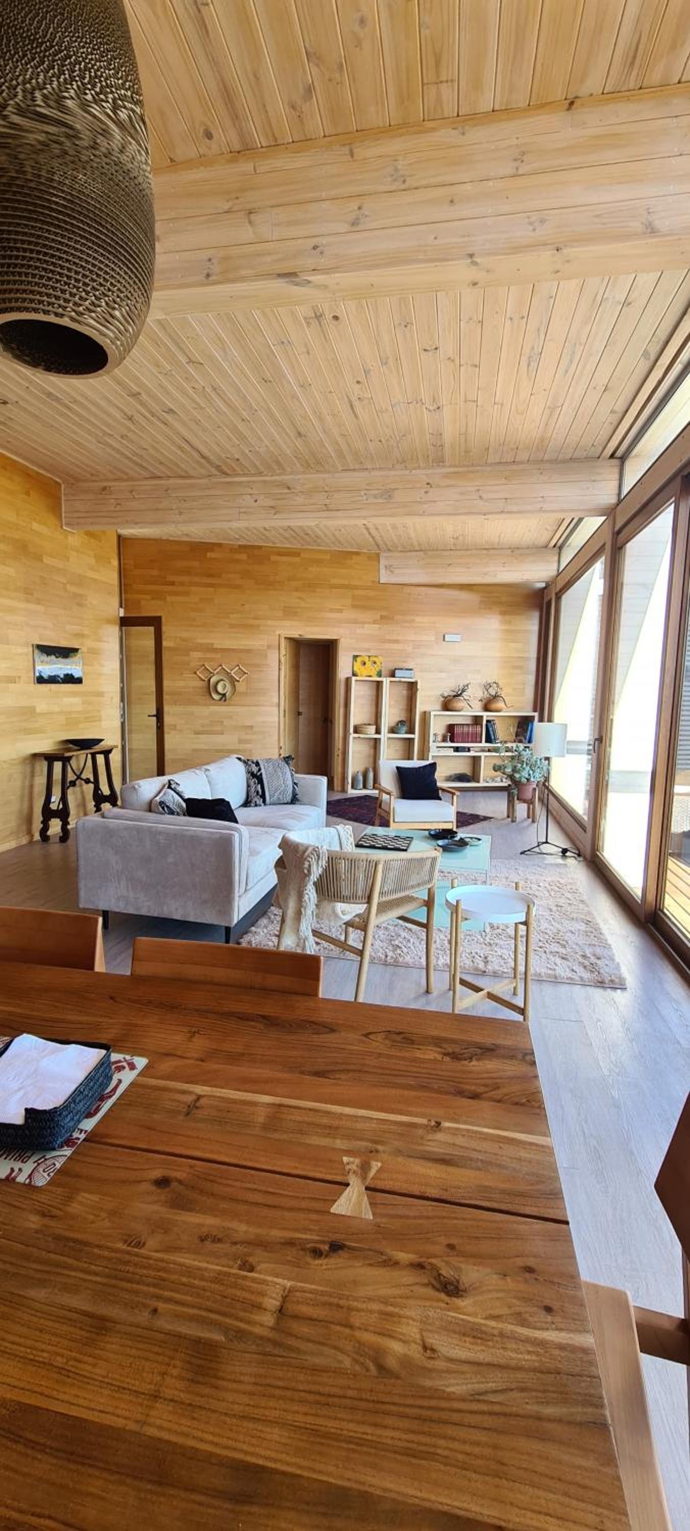 Maravillosa casa con vista panorámica en exclusivo condominio Ocho Quebradas