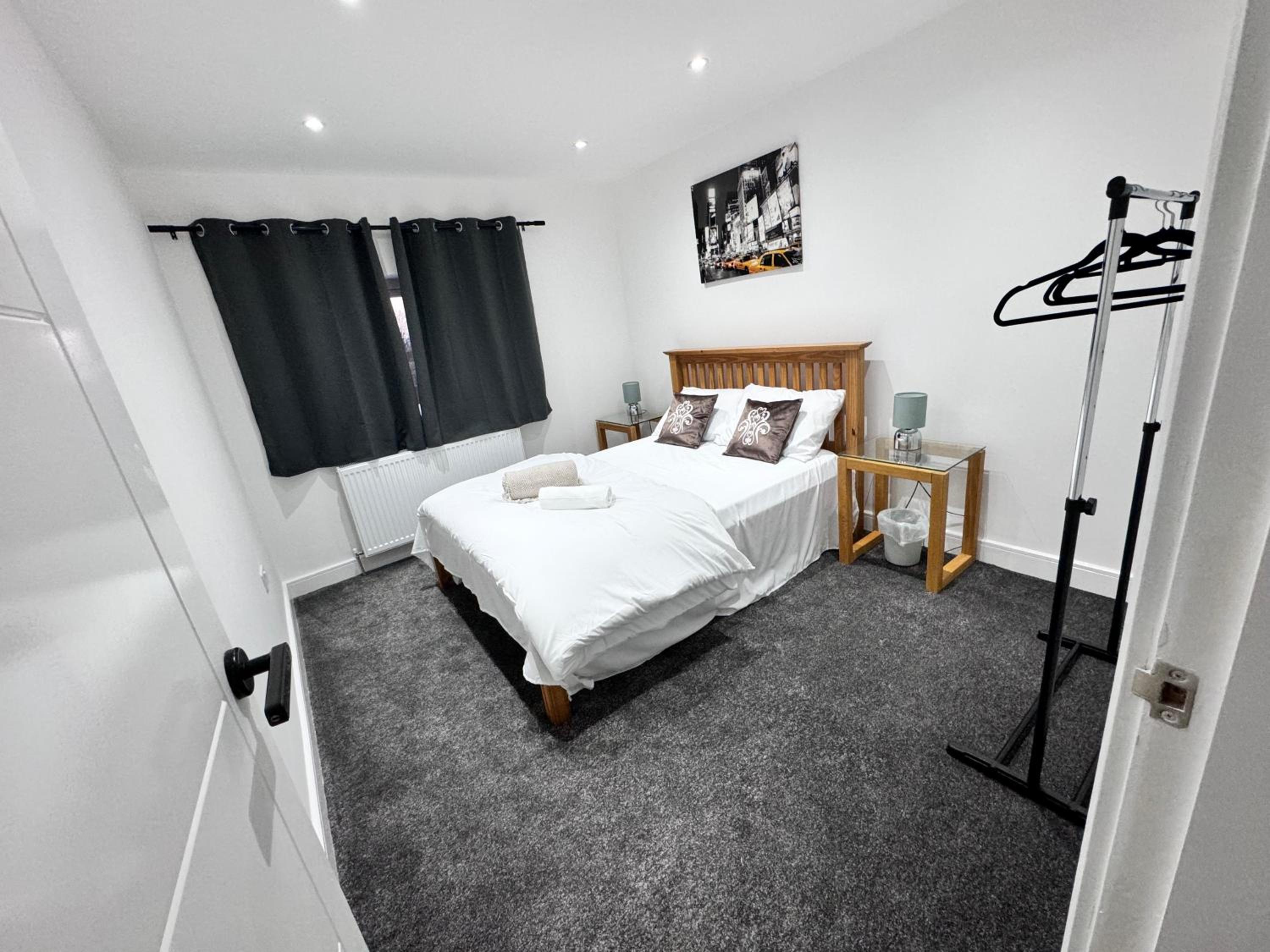 1 Orchard Farm Cottages Sleeps 10, Open plan Kitchen & Large Garden view 2