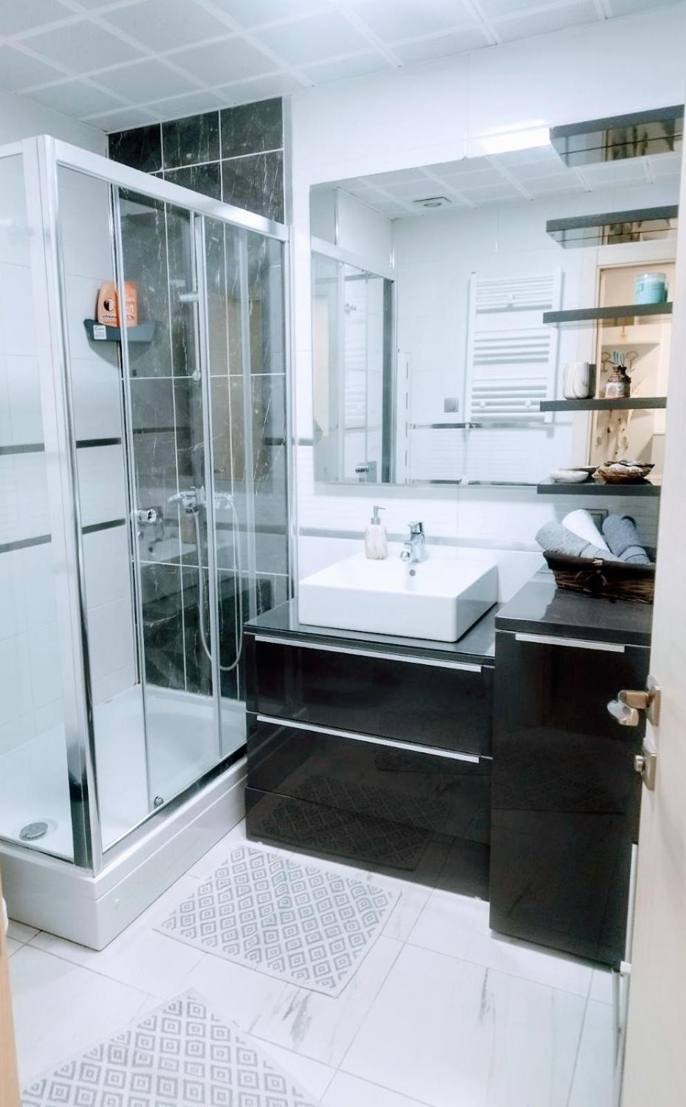 Skopje Sky Apartments & Floor 37th 33th 28th & 25th & 19th & 13th 12th With Pool & Spa & Fitness & Parking Included in Price