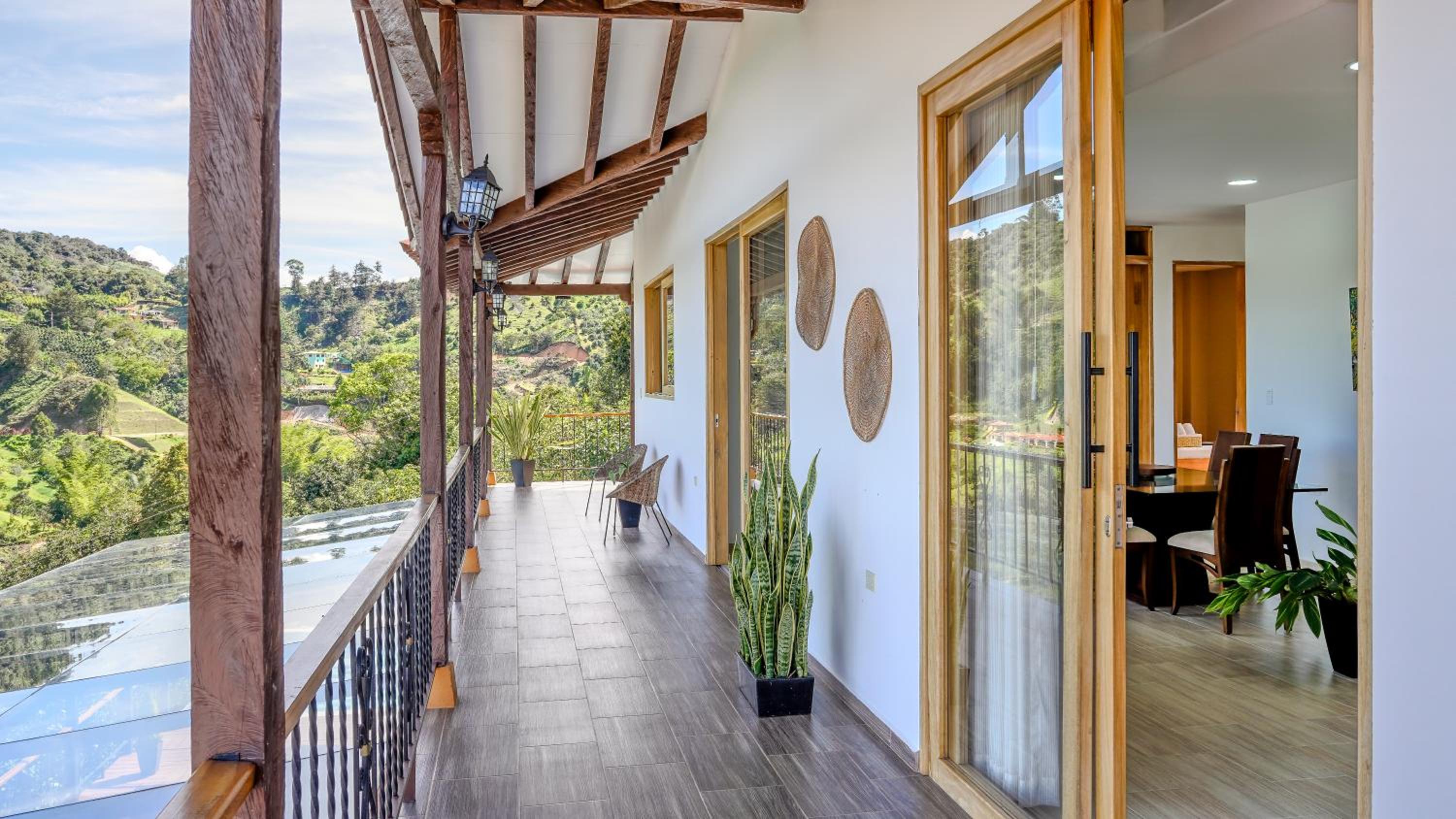 Las Palmas Luxury Villa El Peñol - Guatapé