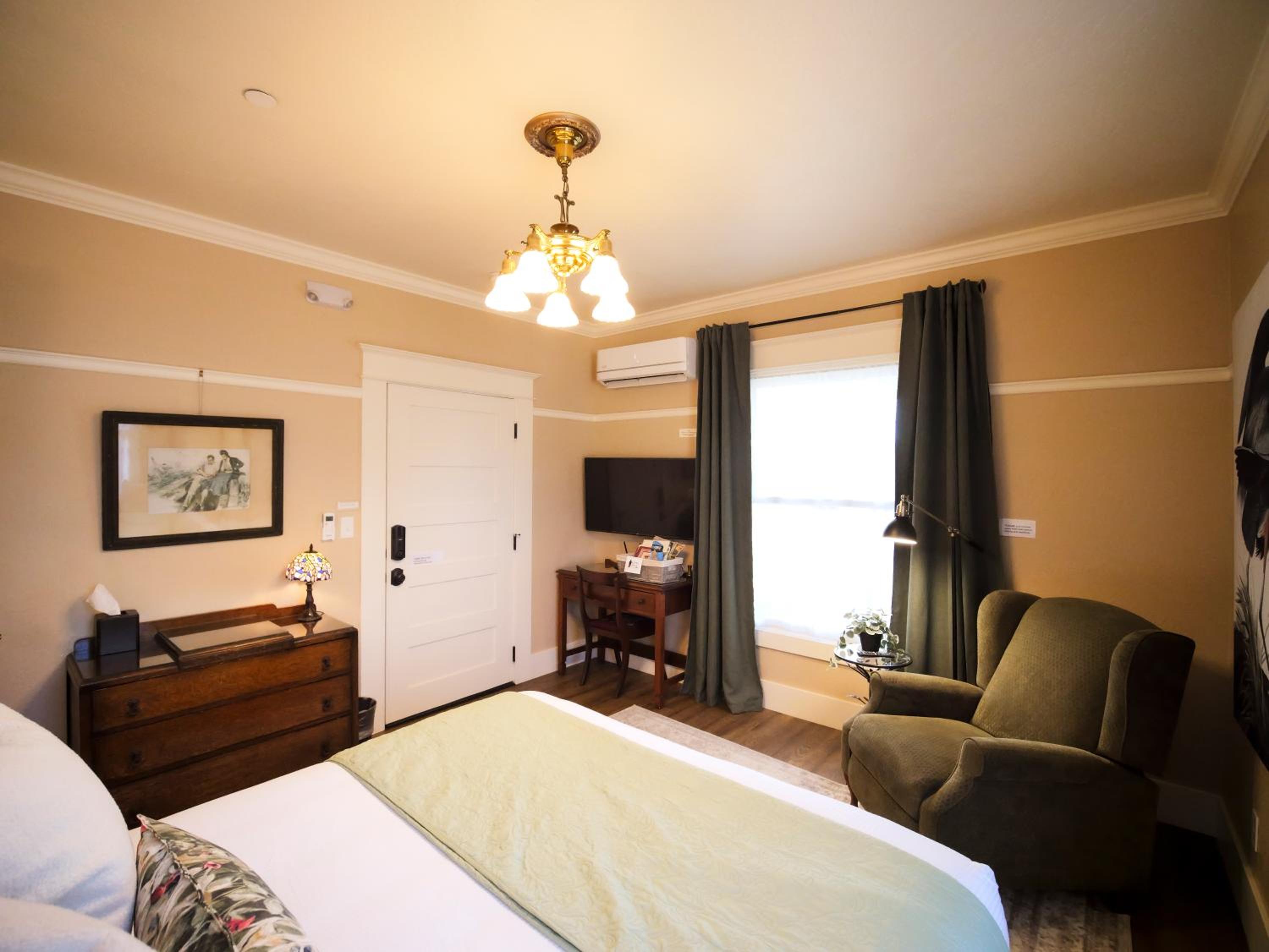 Ashland Vacations - Redtail Inn - 3 Suites Sleeps Up To 12 - Property Image 32