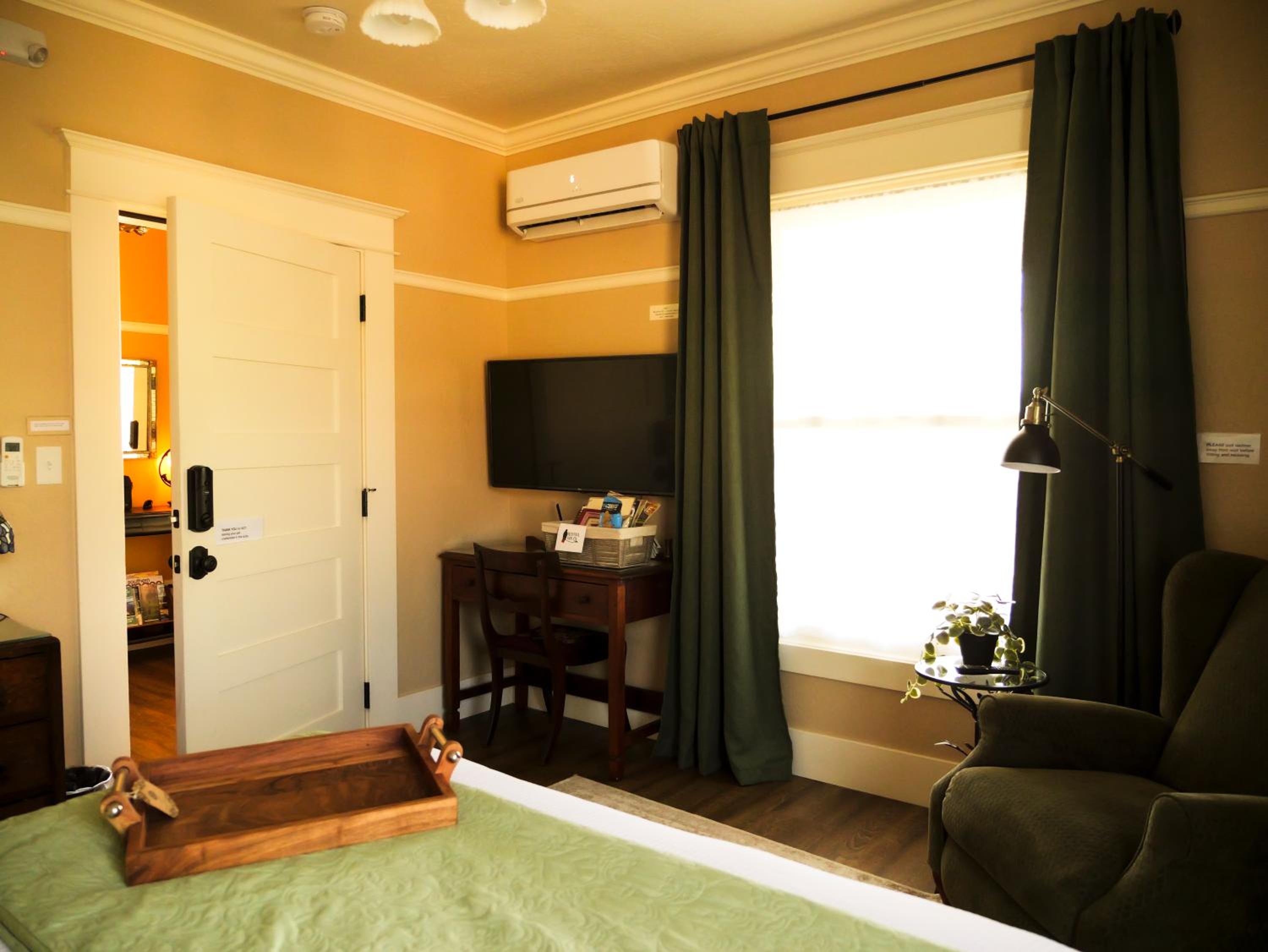 Ashland Vacations - Redtail Inn - 3 Suites Sleeps Up To 12 - Property Image 36