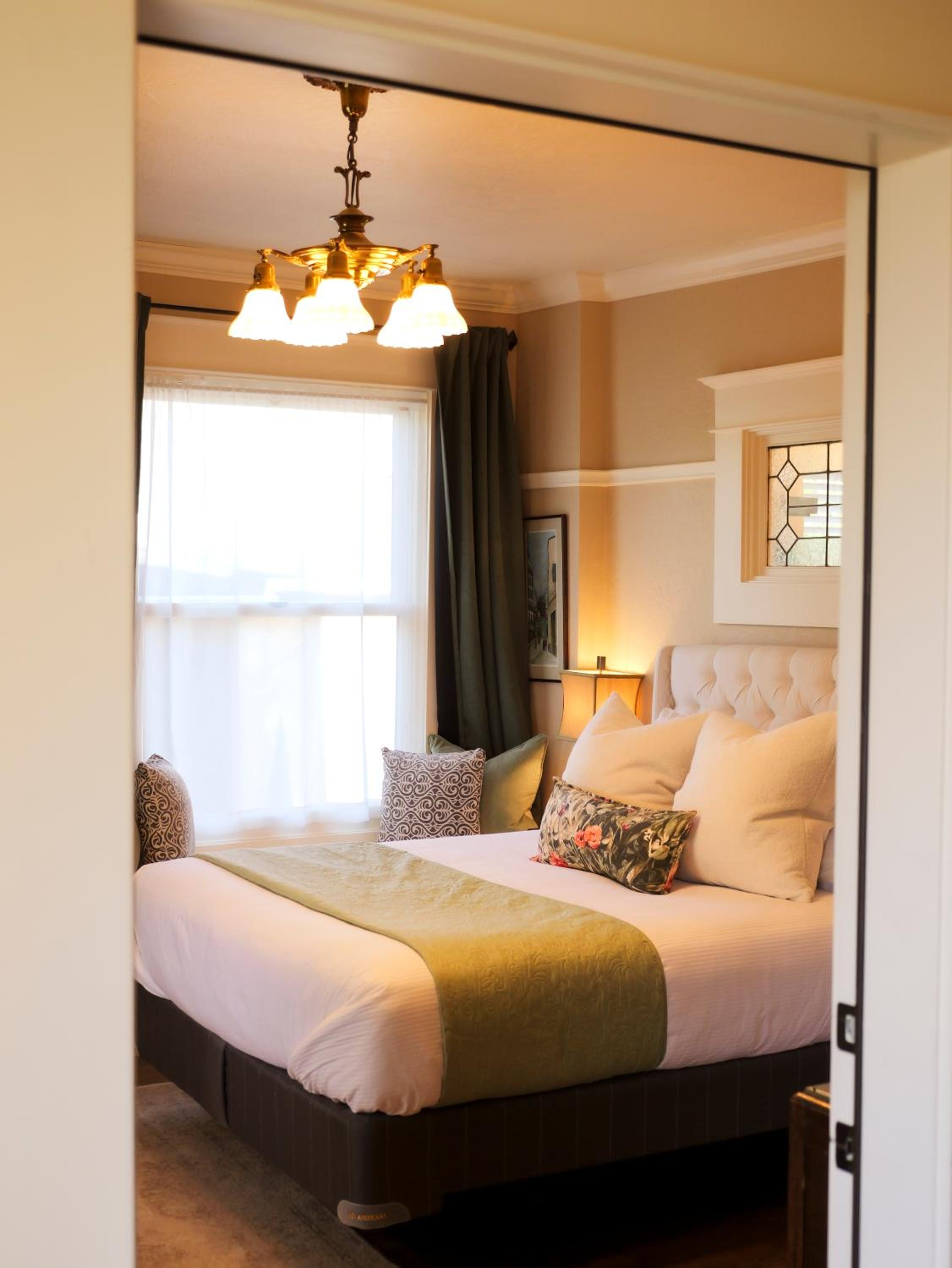 Ashland Vacations - Redtail Inn - 3 Suites Sleeps Up To 12 - Property Image 38