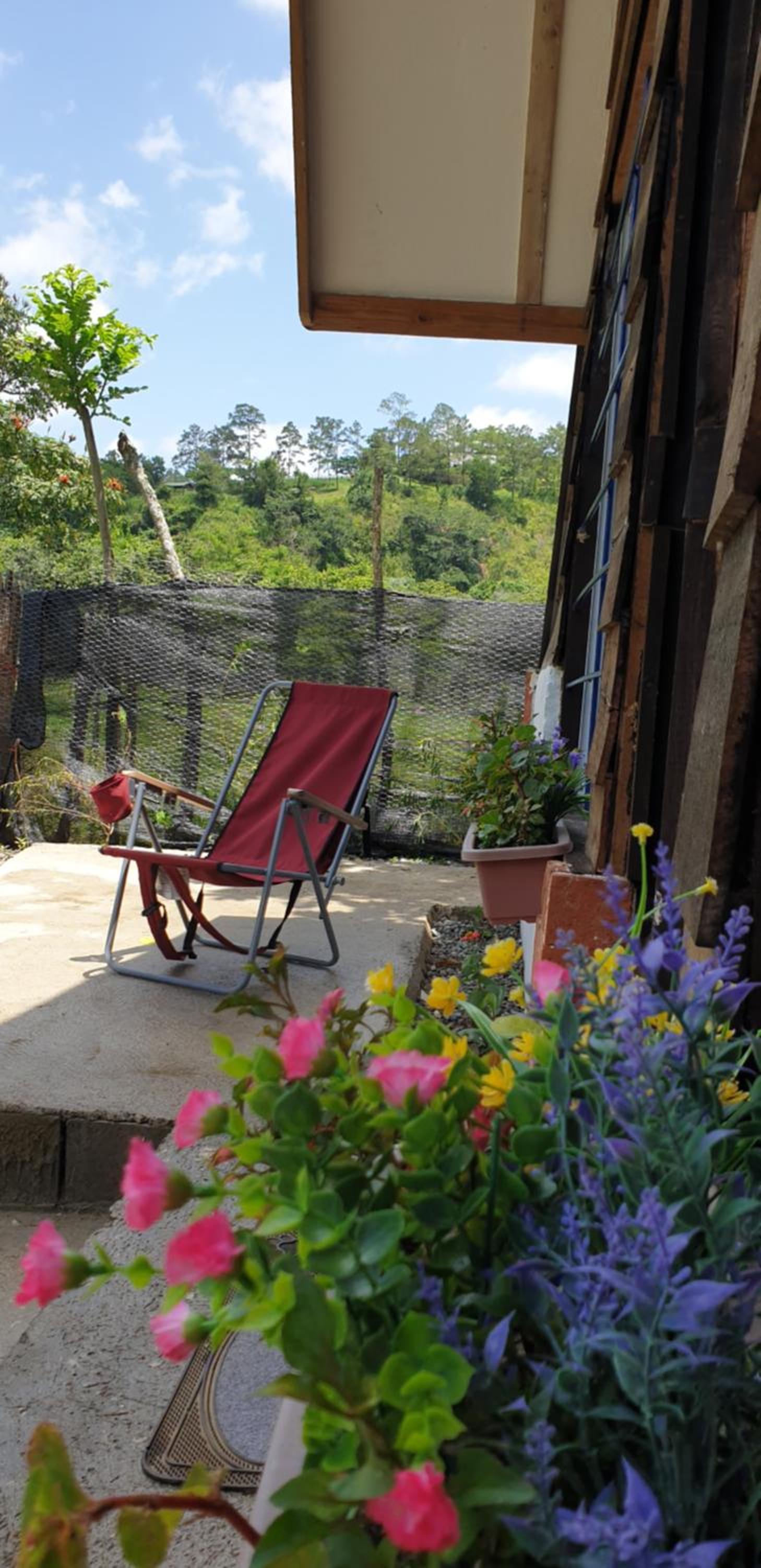 Canada House Queen bed in 2nd floor dbl sofa bed in 1st floor BBQ Private pool, river view 5