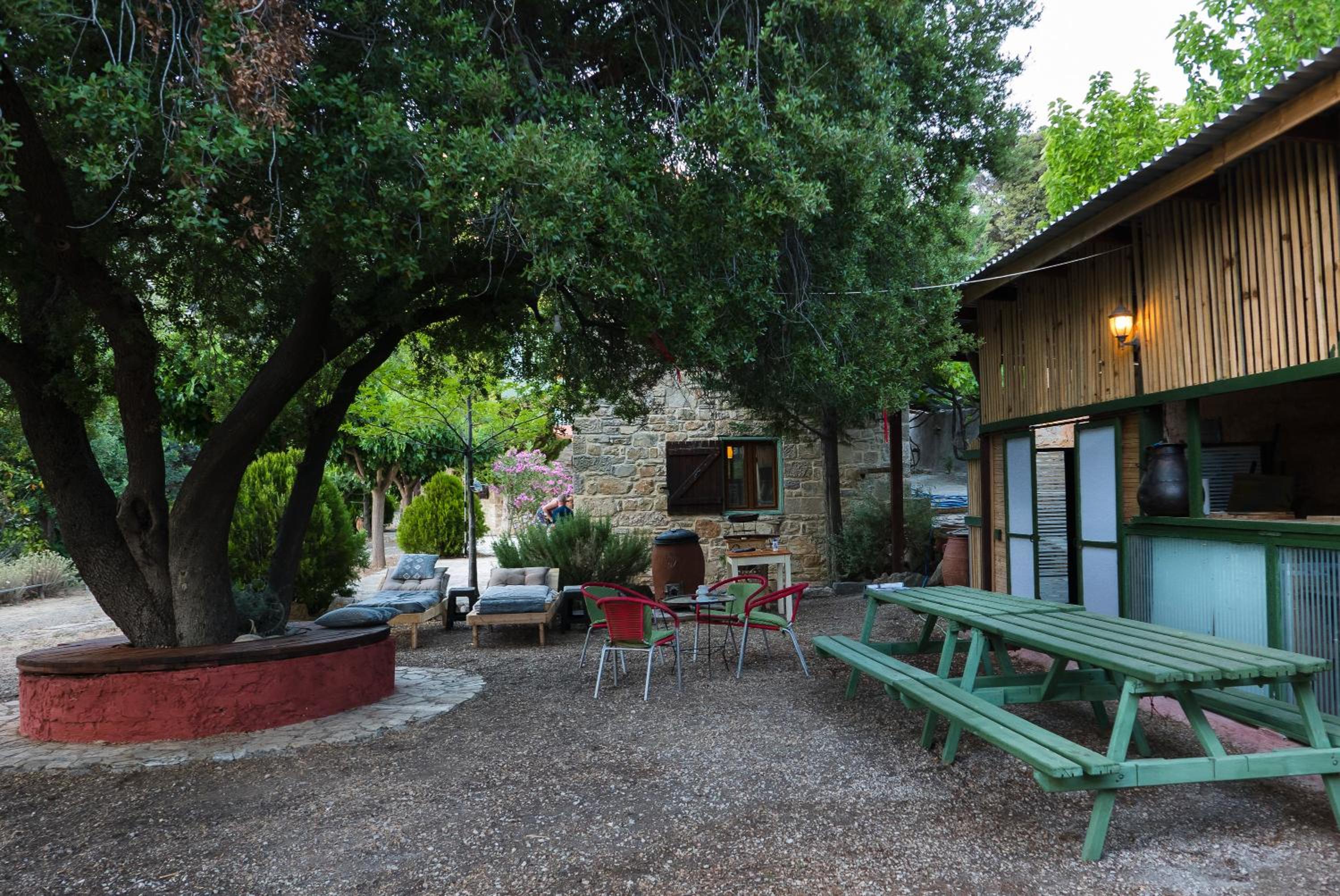Akros Oreon, Omalos Studio
