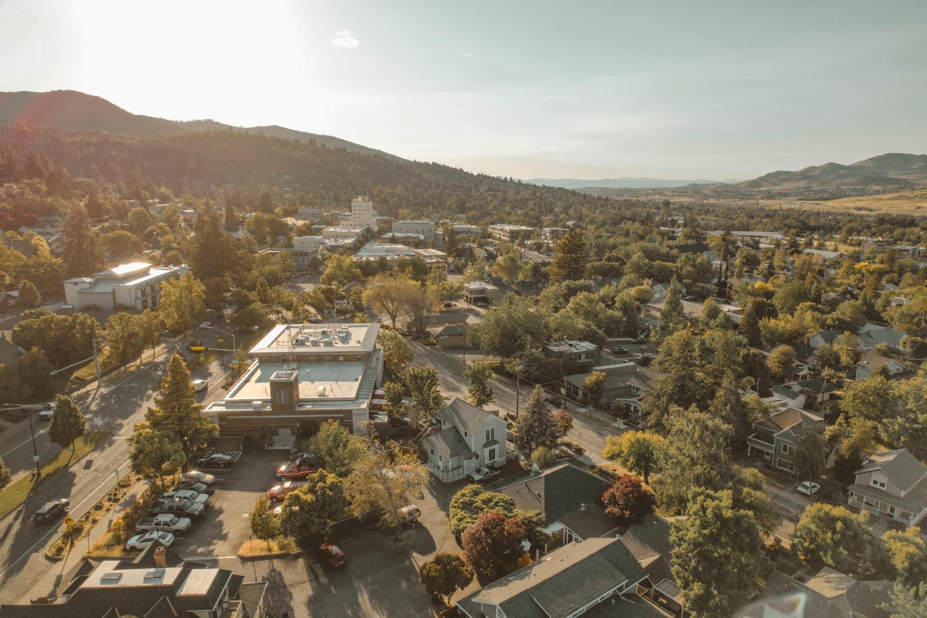 Ashland Vacations - Redtail Inn - 3 Suites Sleeps Up To 12 - Property Image 2