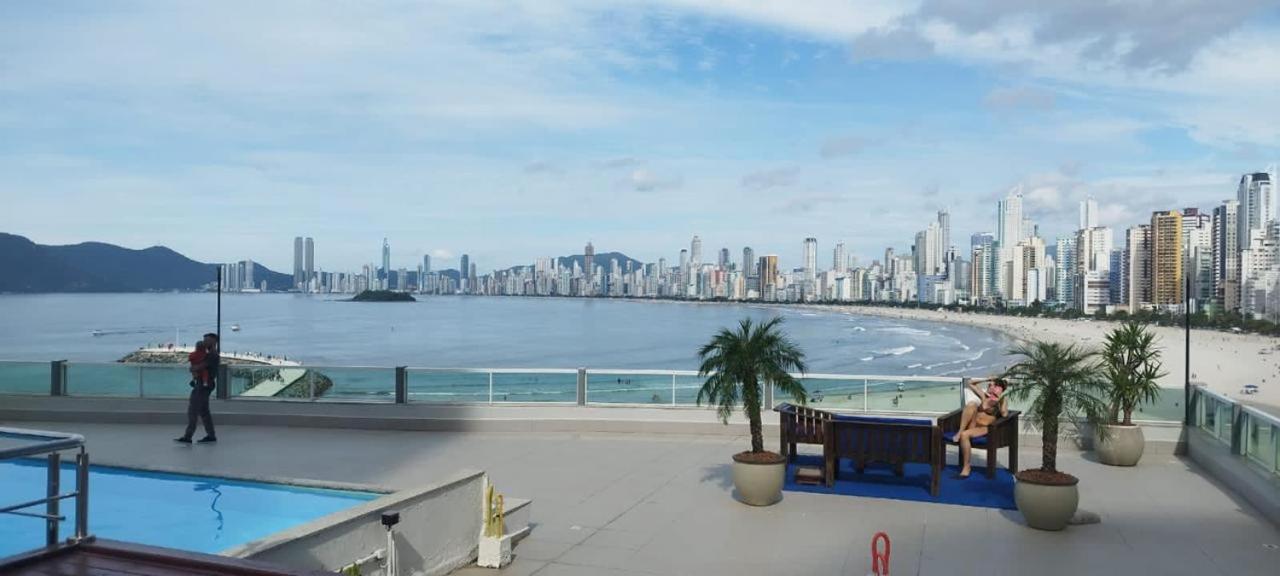 Roda Gigante, garagem e piscina