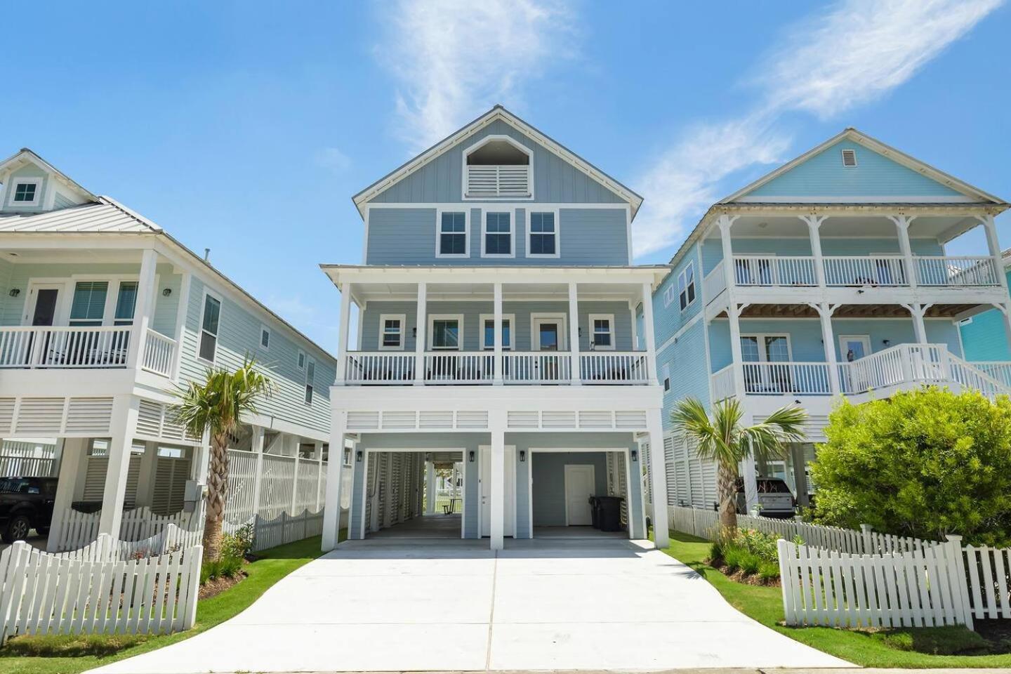 Serenity Cove Luxe 4br House W Beach Access view 2